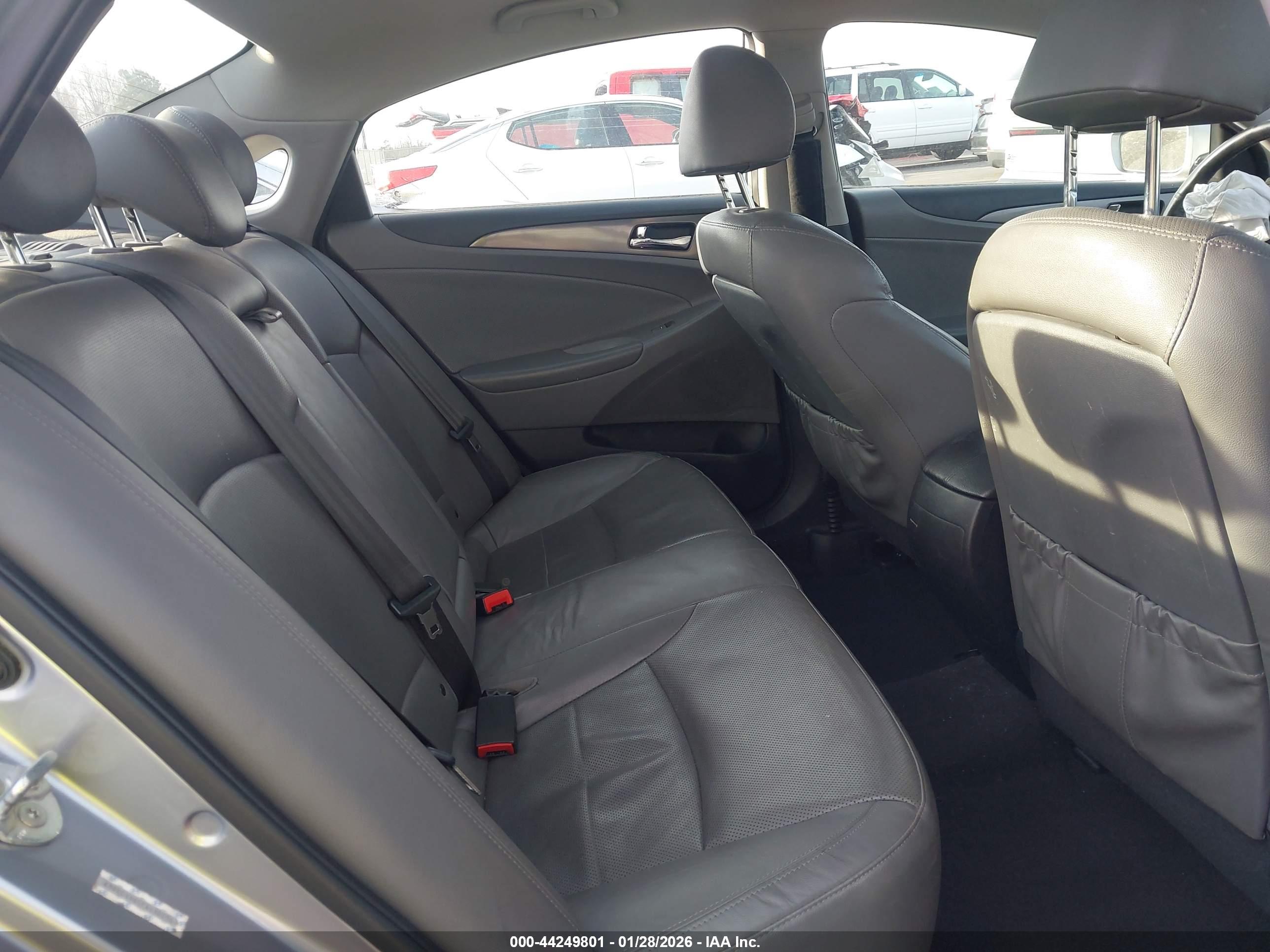 HYUNDAI SONATA image 8