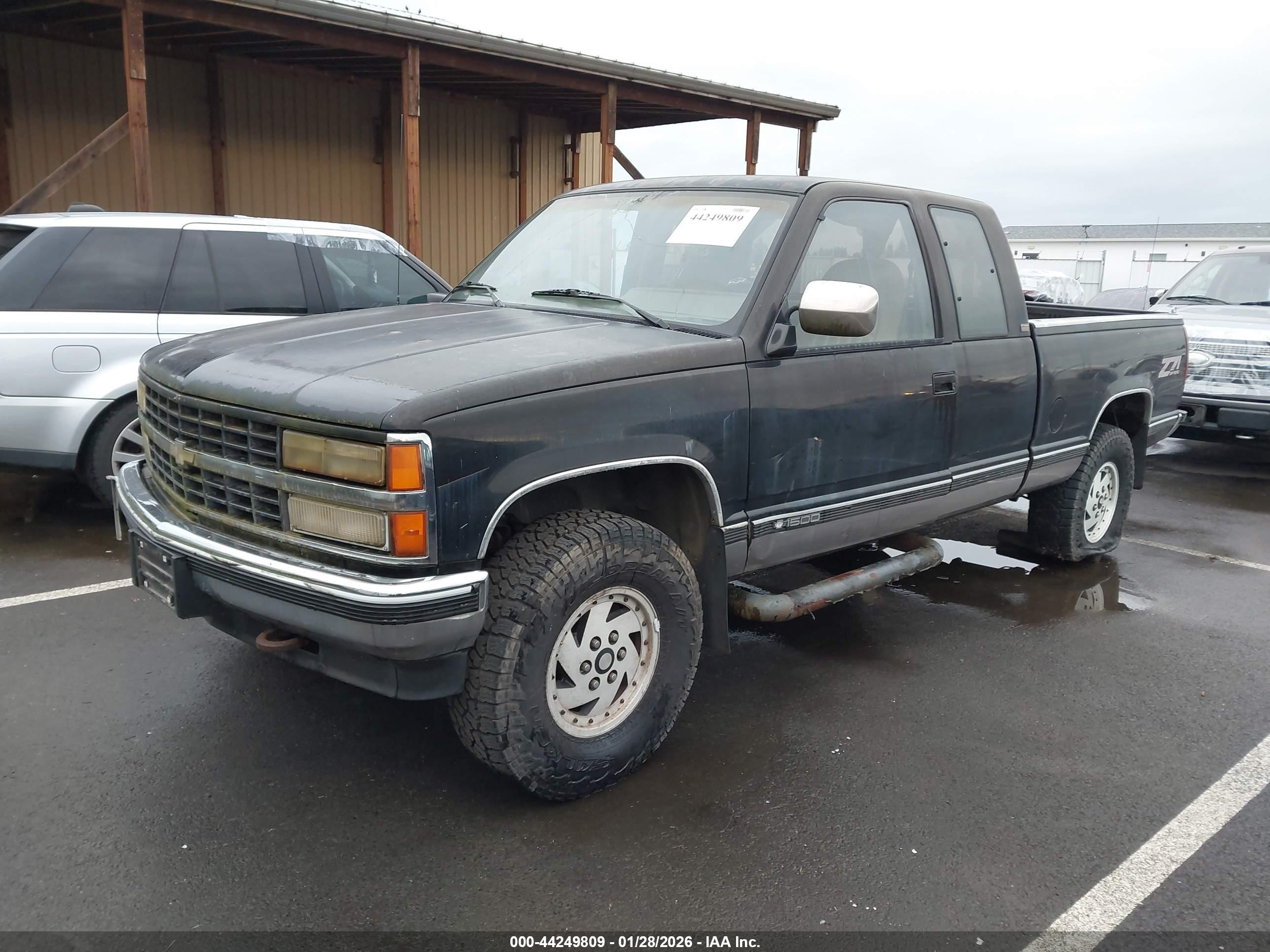 CHEVROLET GMT-400 image 2