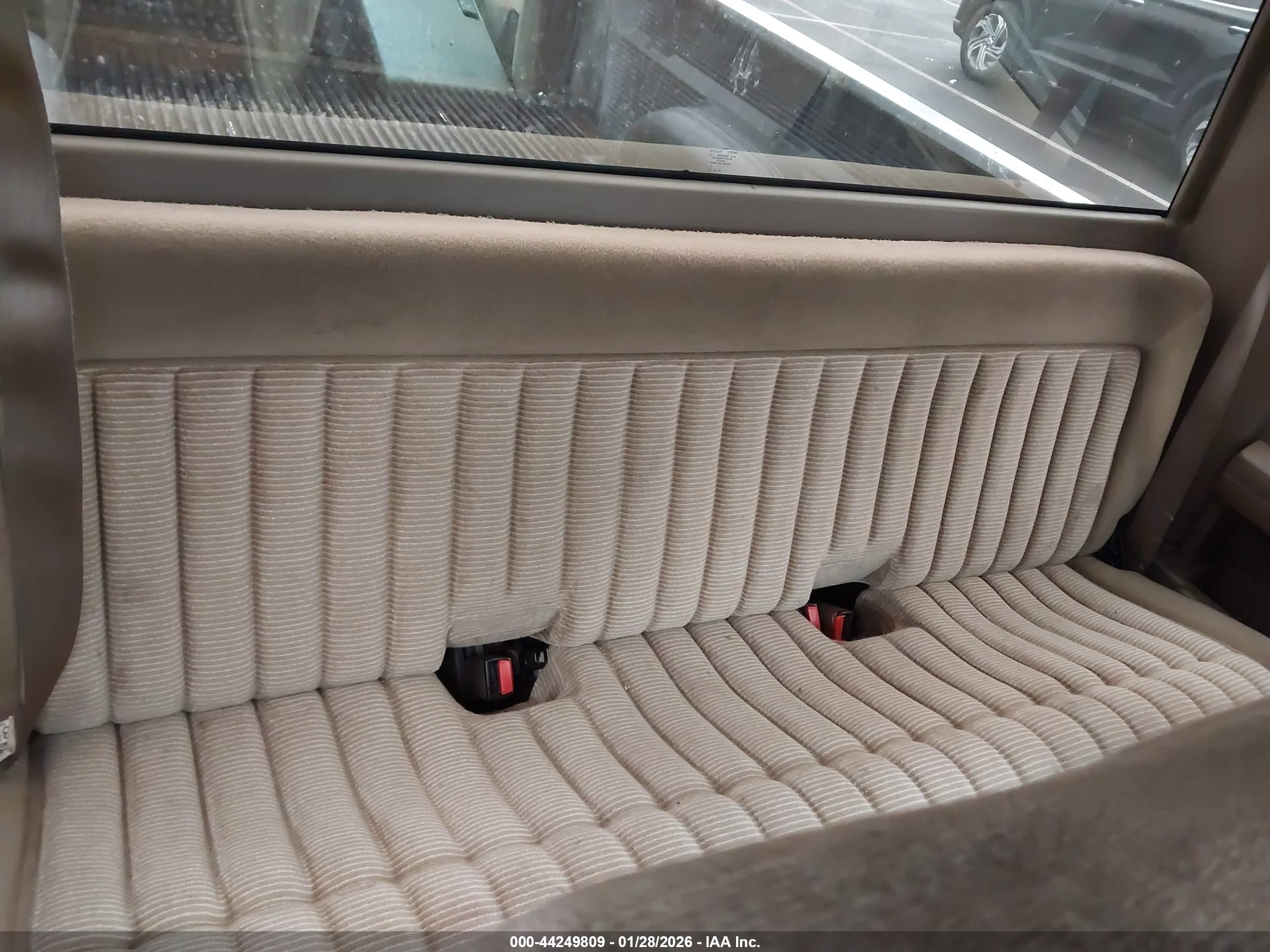 CHEVROLET GMT-400 image 8
