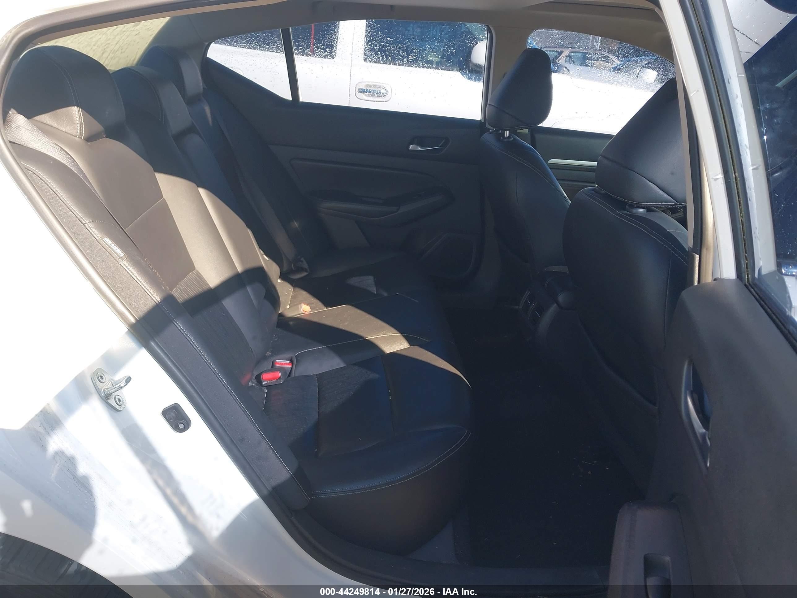 NISSAN ALTIMA image 8
