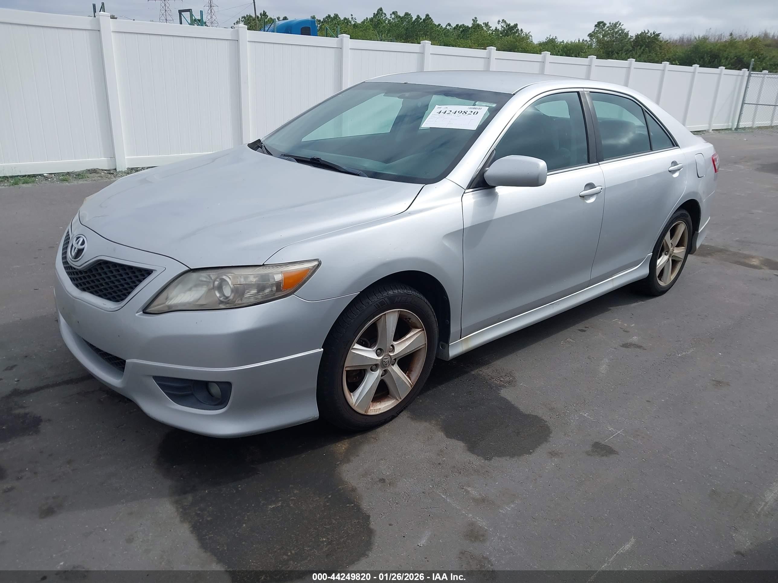 TOYOTA CAMRY image 2