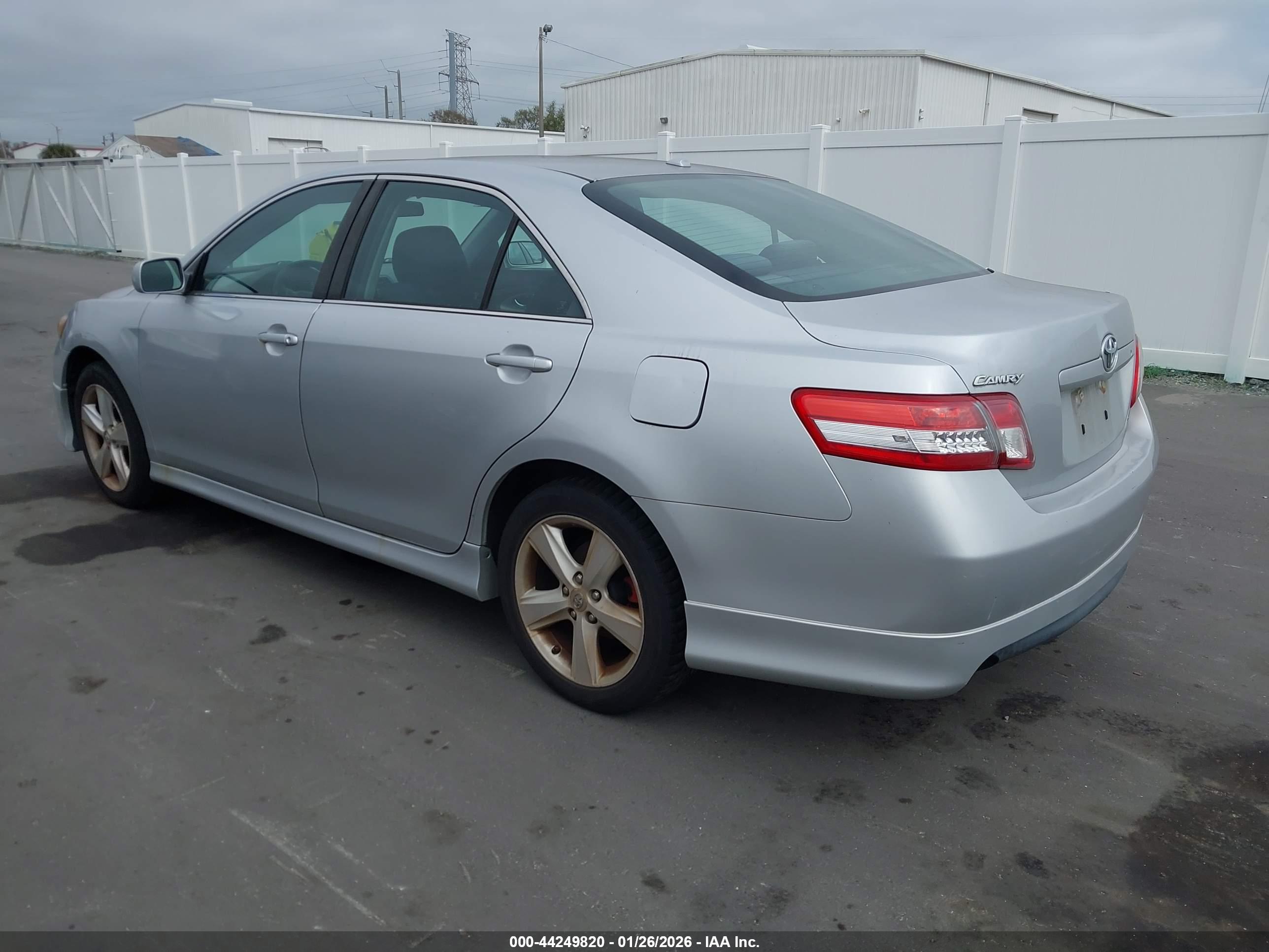 TOYOTA CAMRY image 3