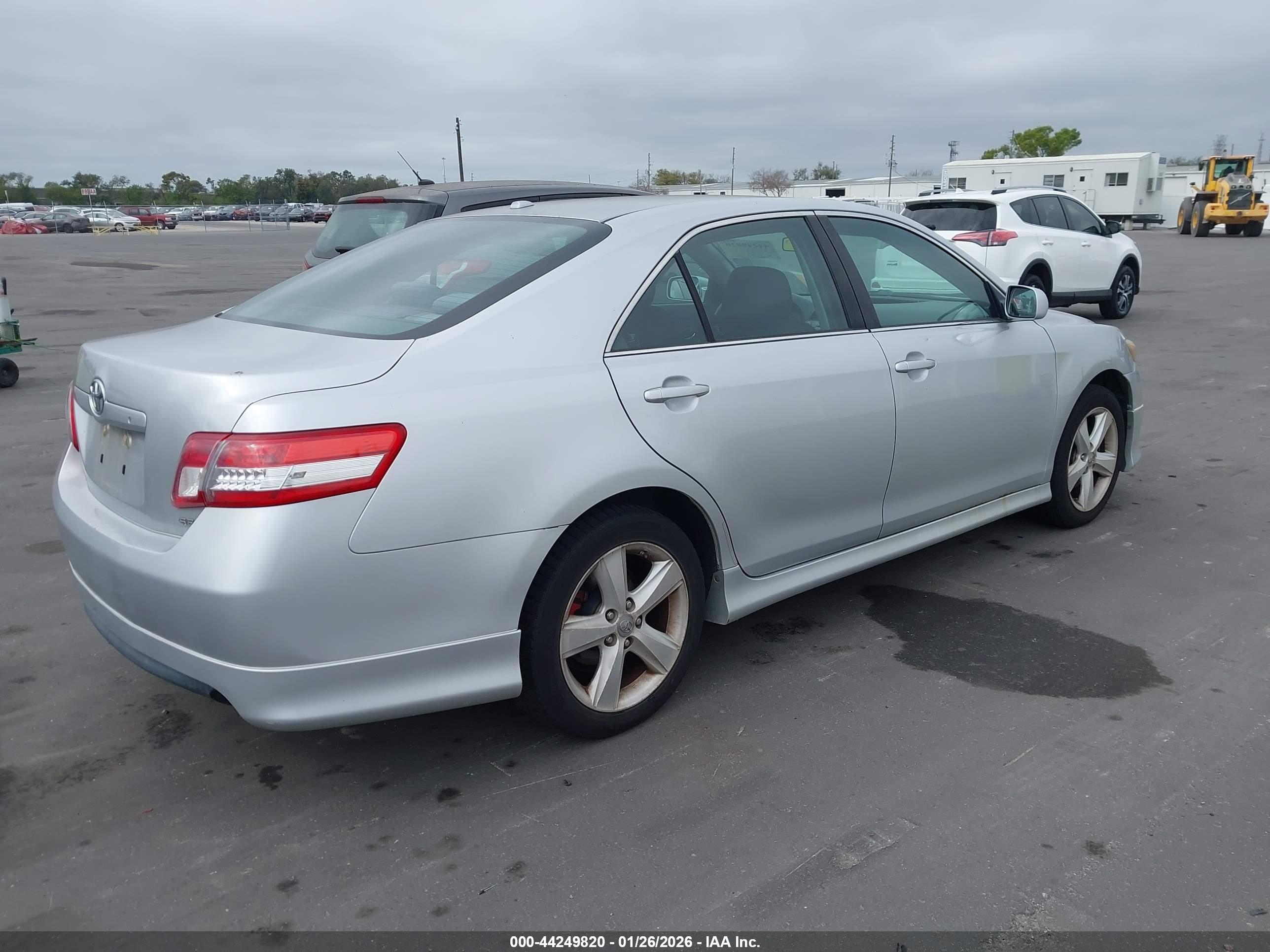TOYOTA CAMRY image 4