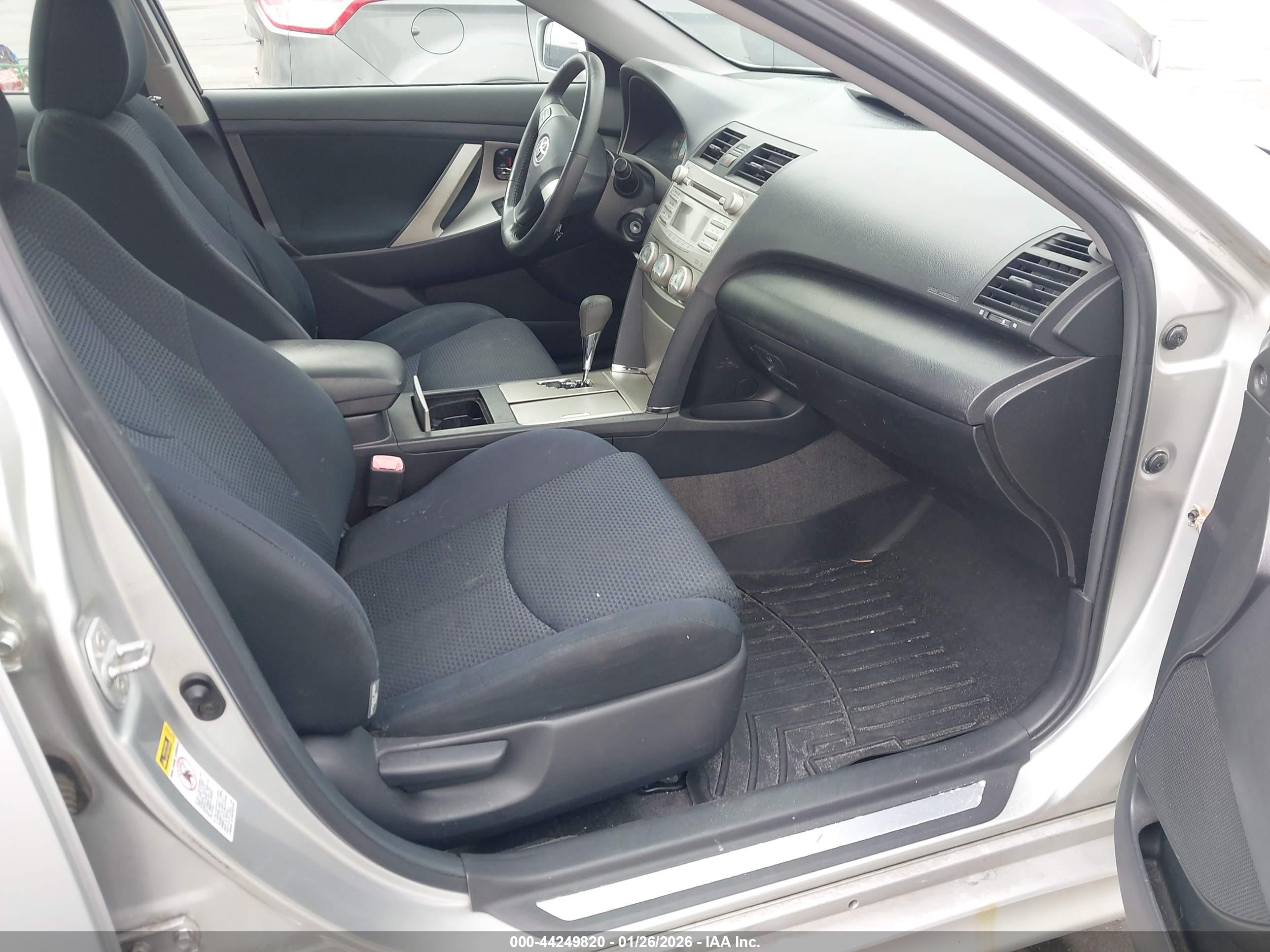 TOYOTA CAMRY image 5