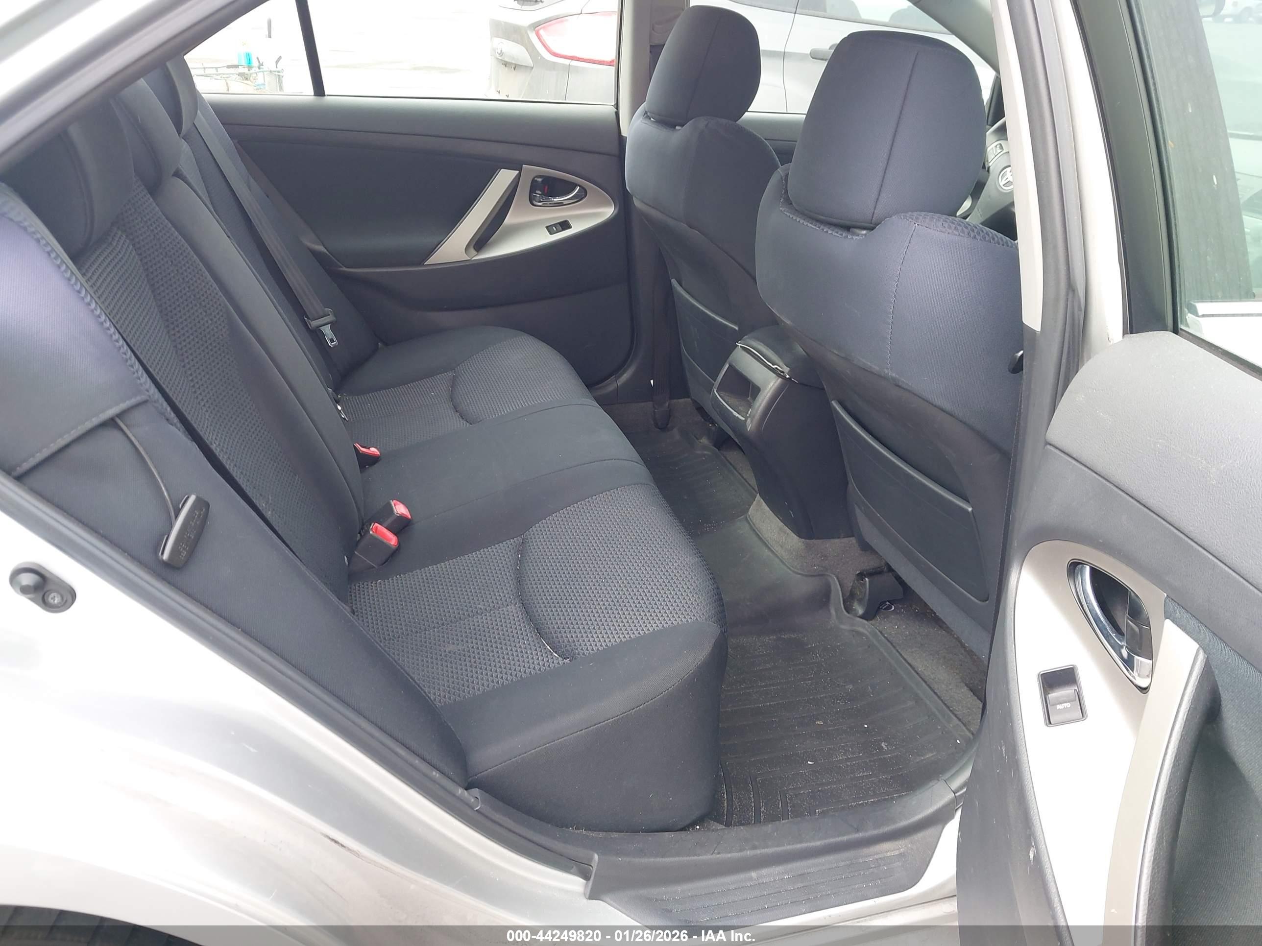 TOYOTA CAMRY image 8
