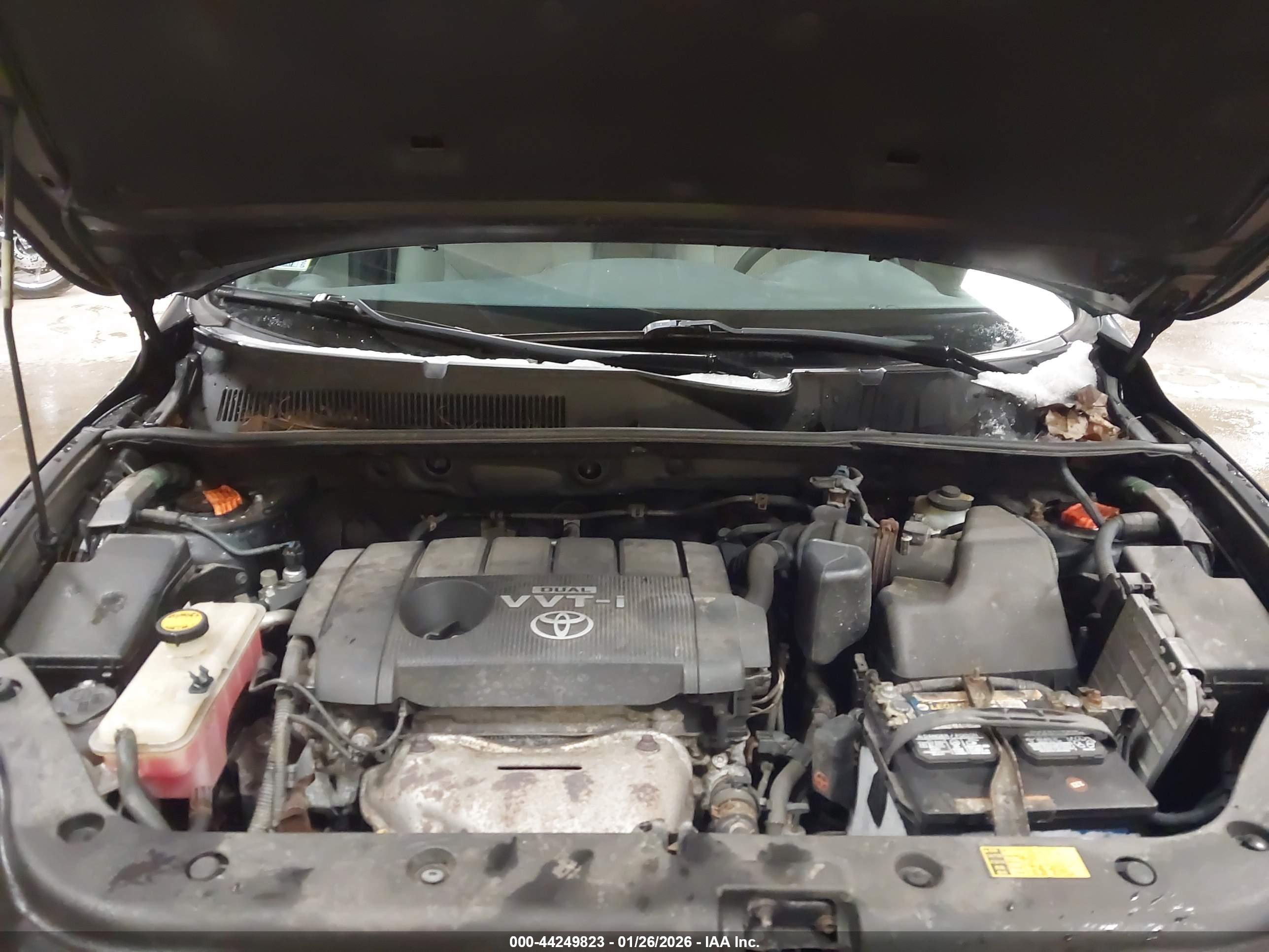 TOYOTA RAV4 image 10