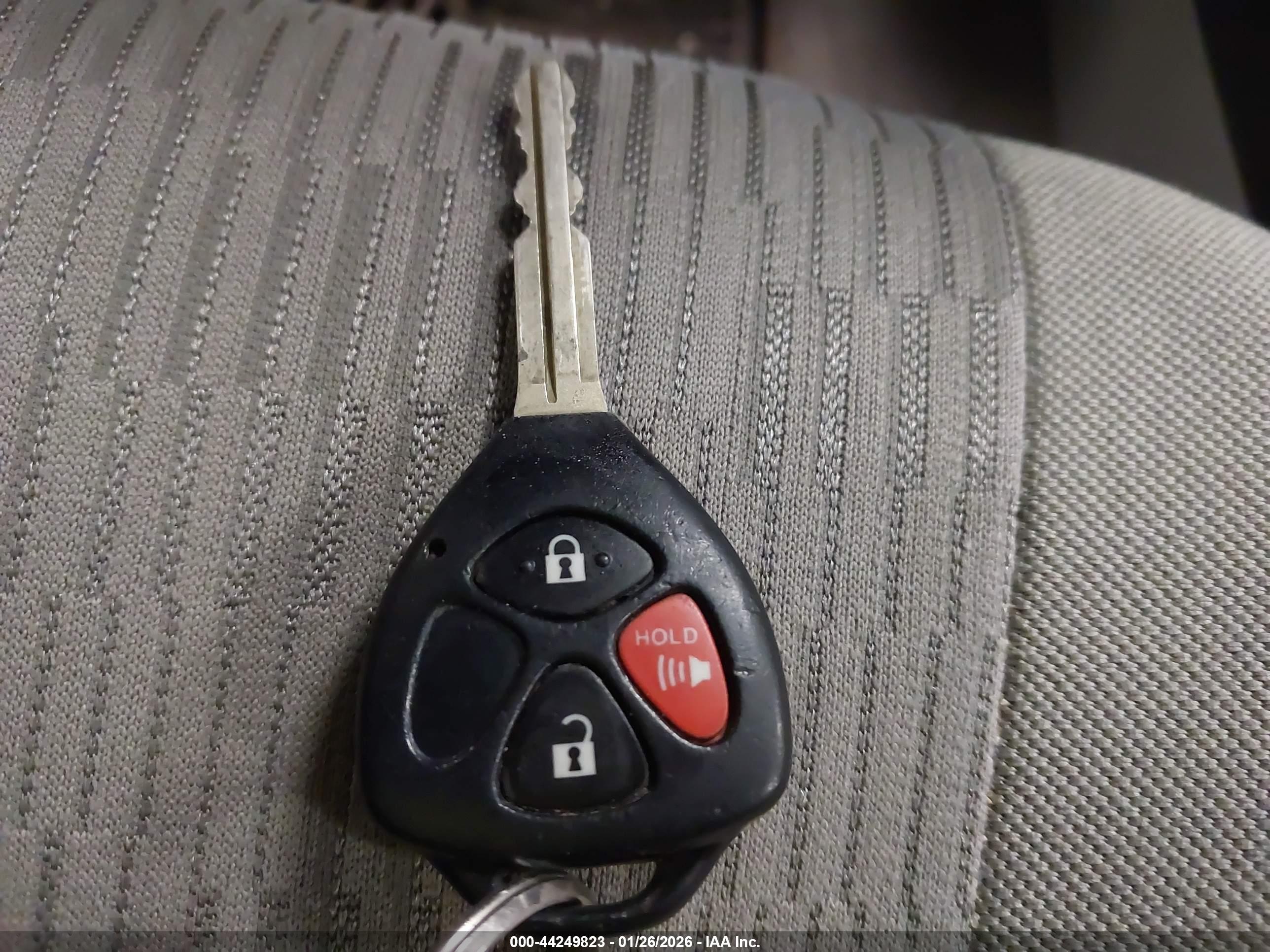 TOYOTA RAV4 image 11