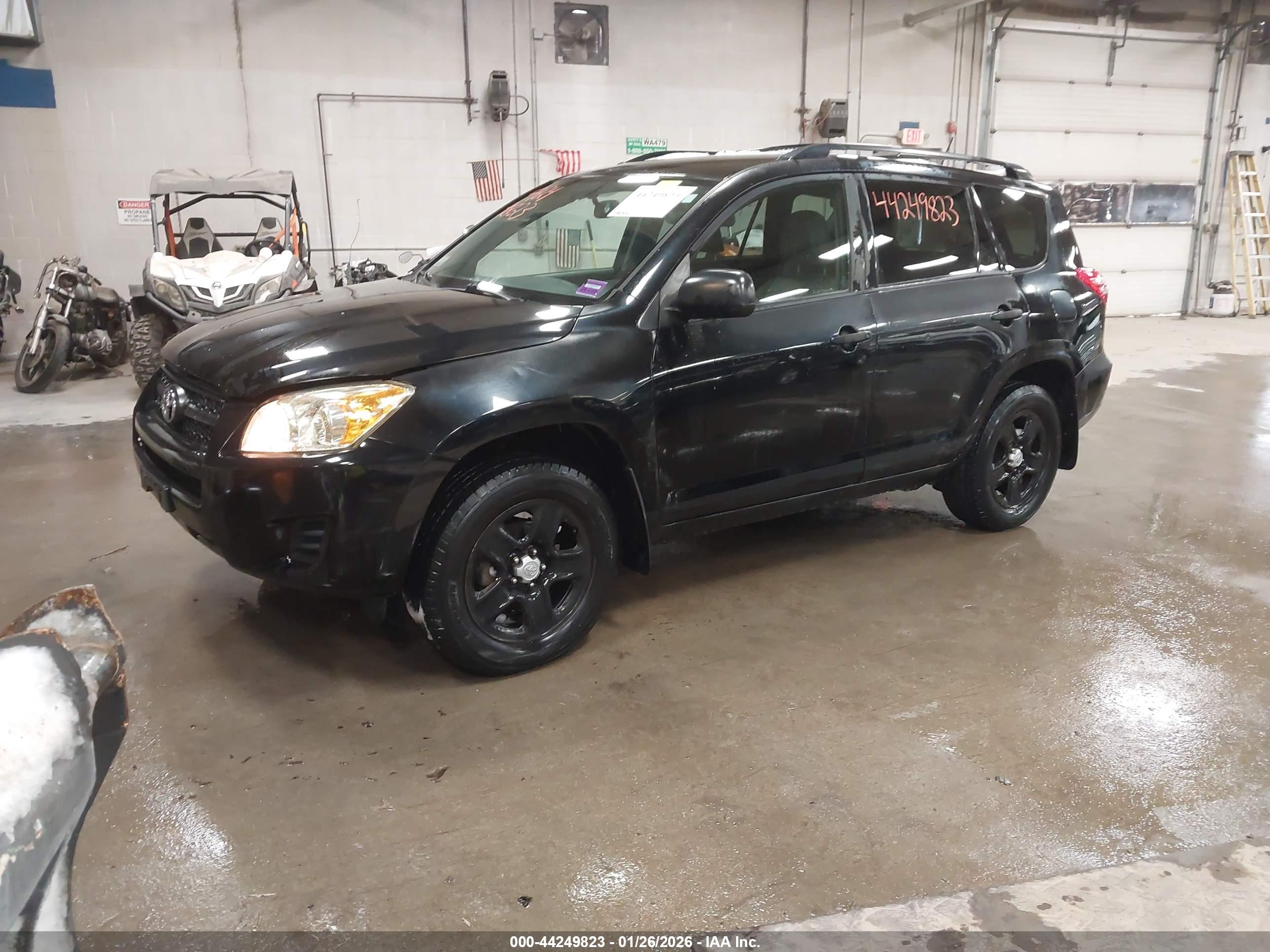 TOYOTA RAV4 image 2