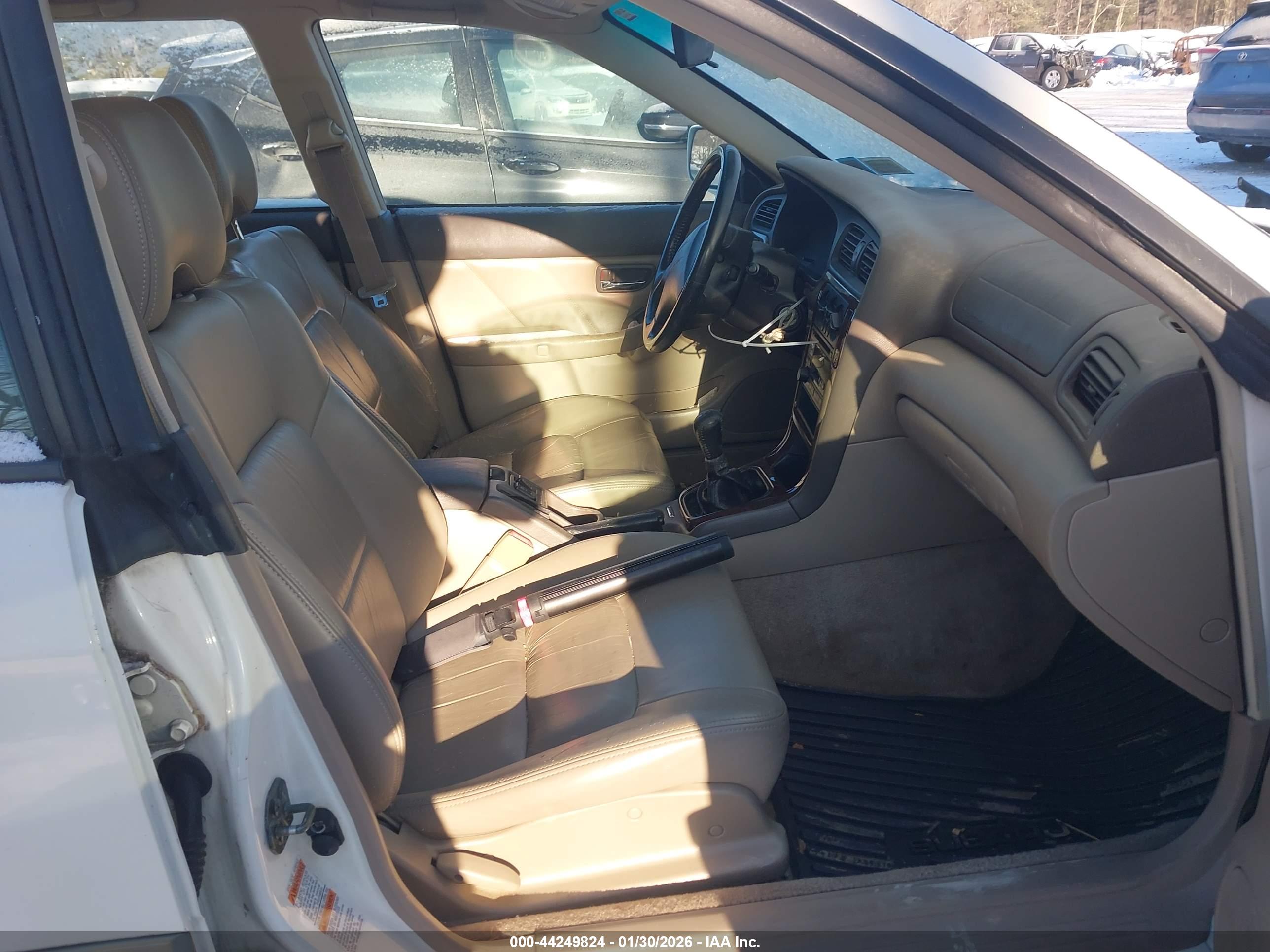 SUBARU OUTBACK image 5