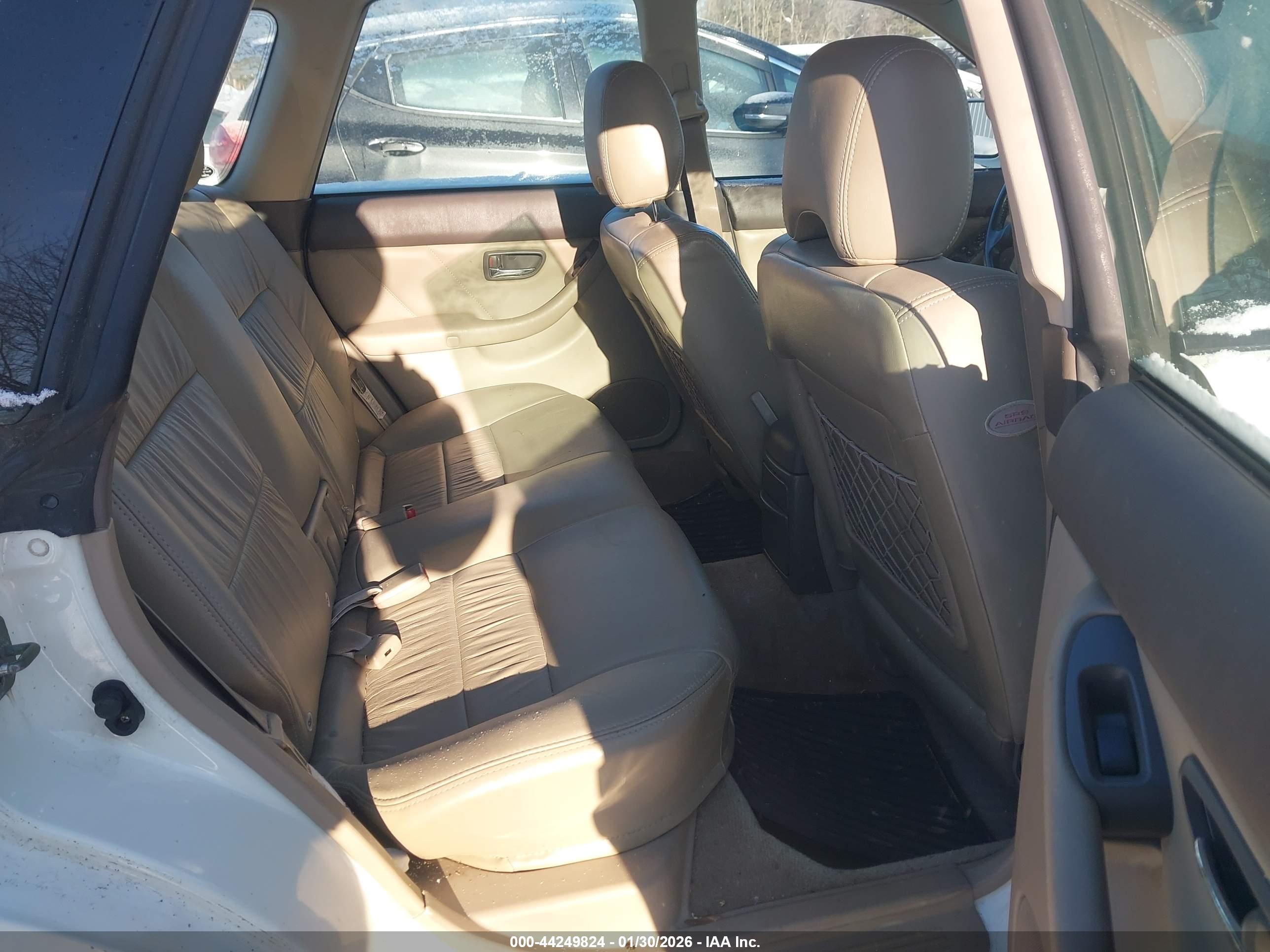 SUBARU OUTBACK image 8