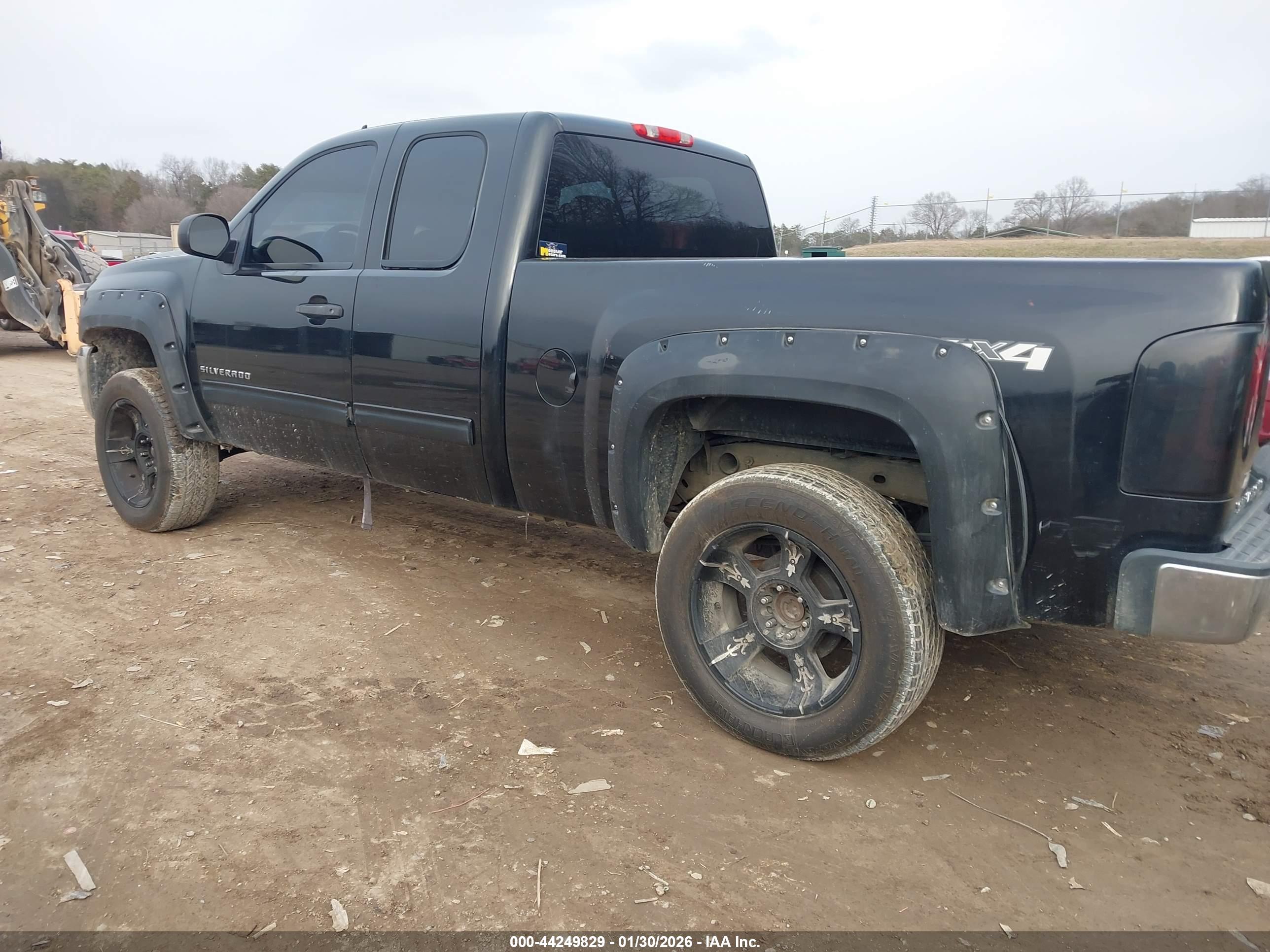 CHEVROLET SILVERADO image 3