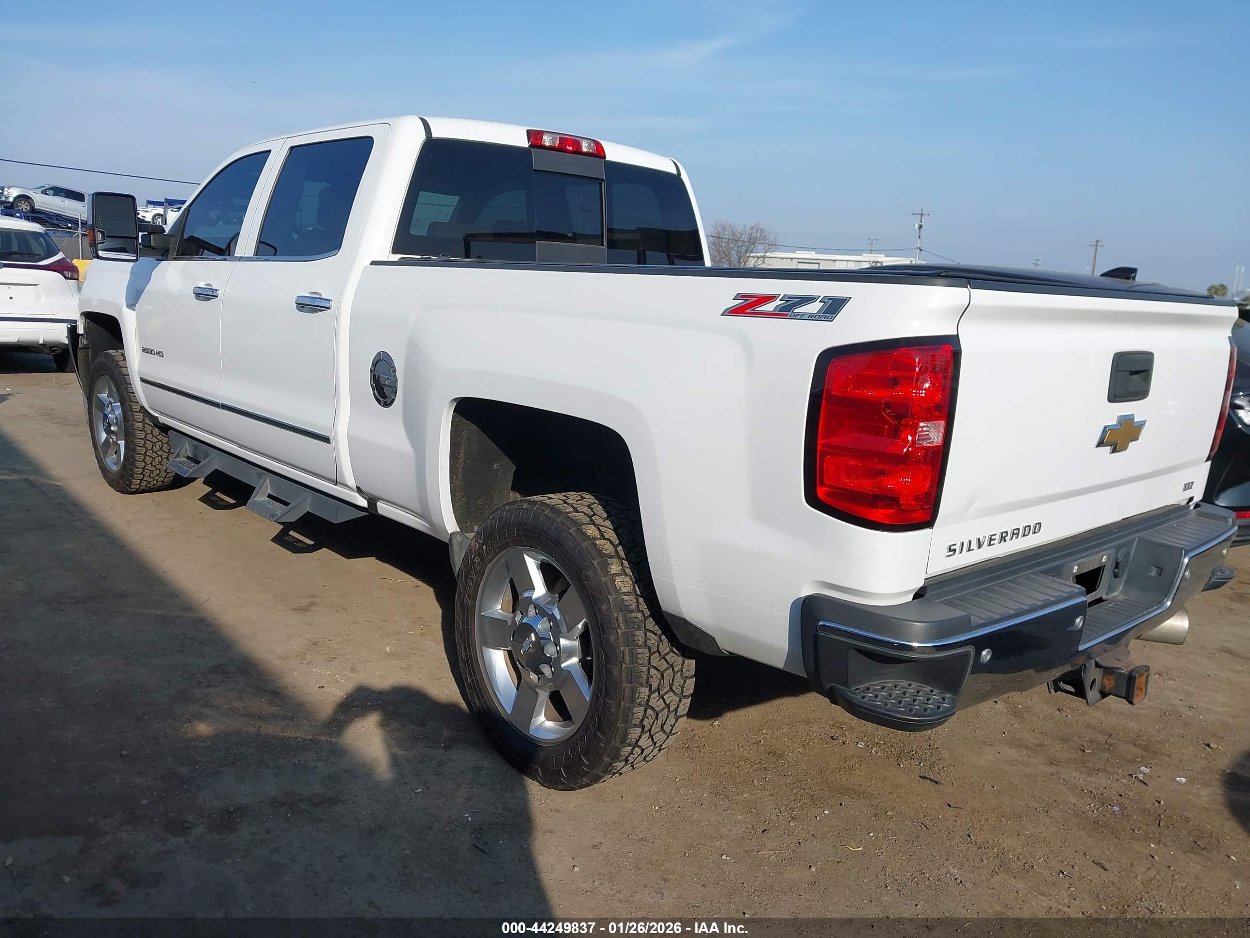CHEVROLET SILVERADO image 3