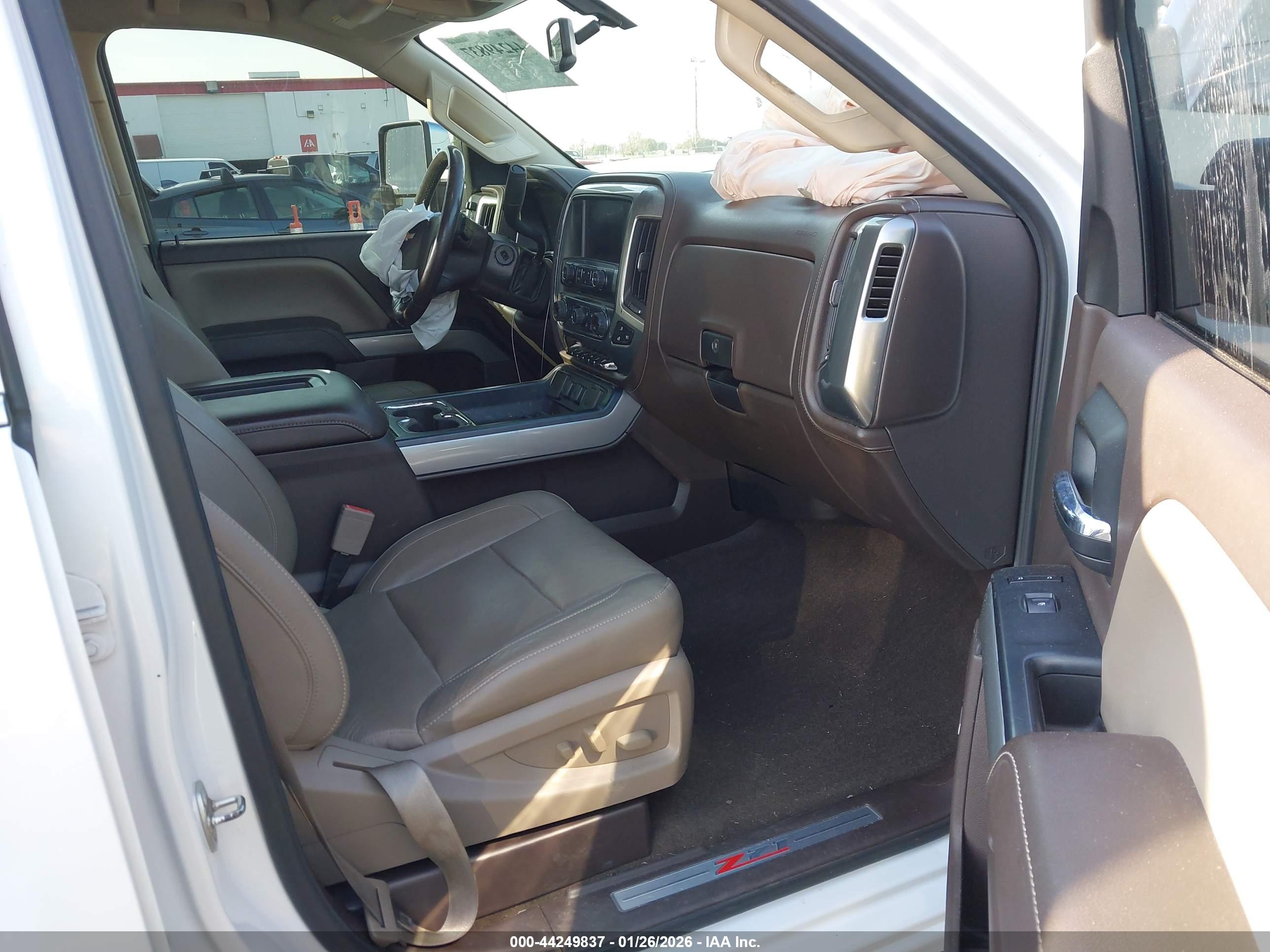 CHEVROLET SILVERADO image 5