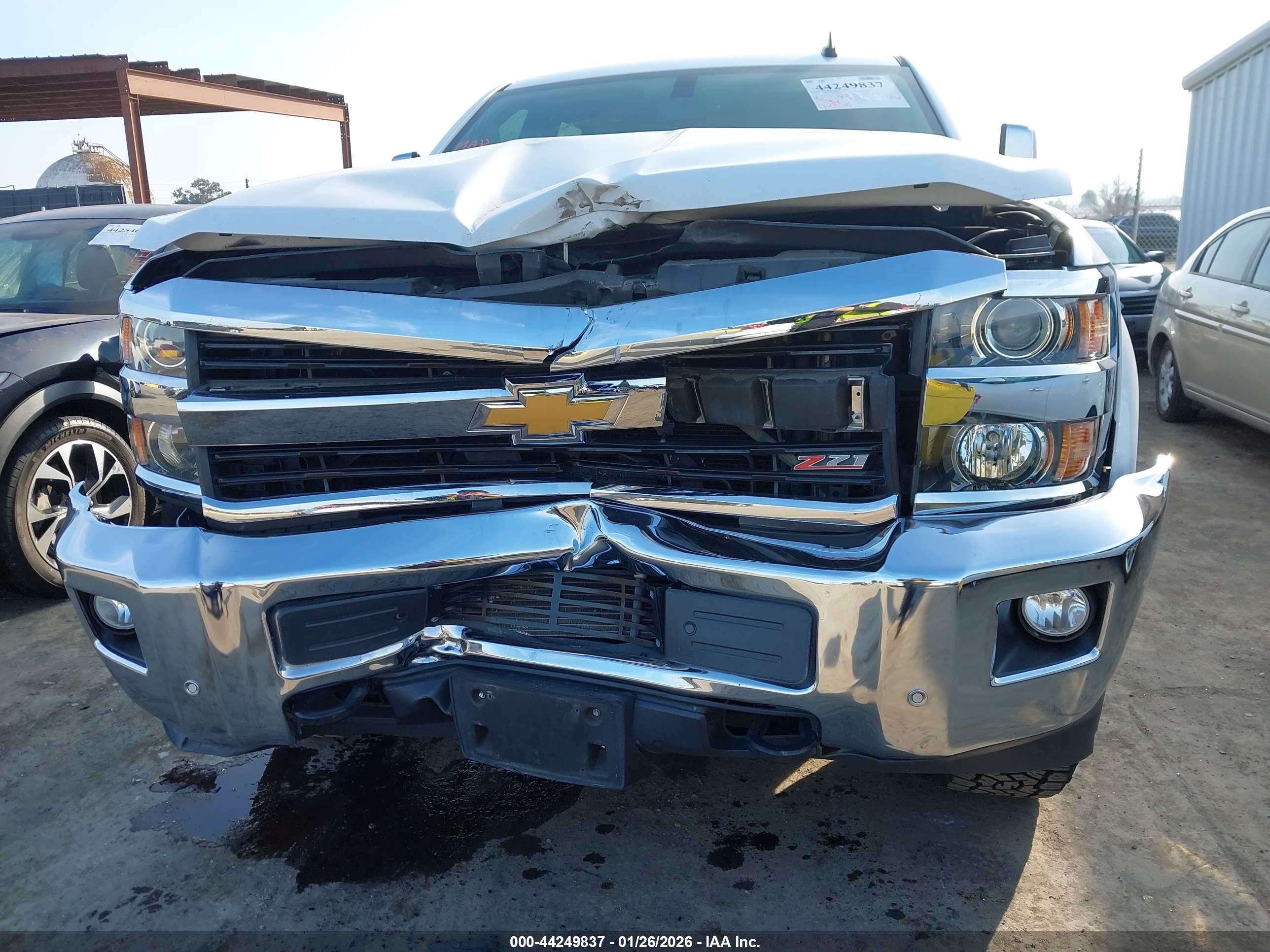 CHEVROLET SILVERADO image 6