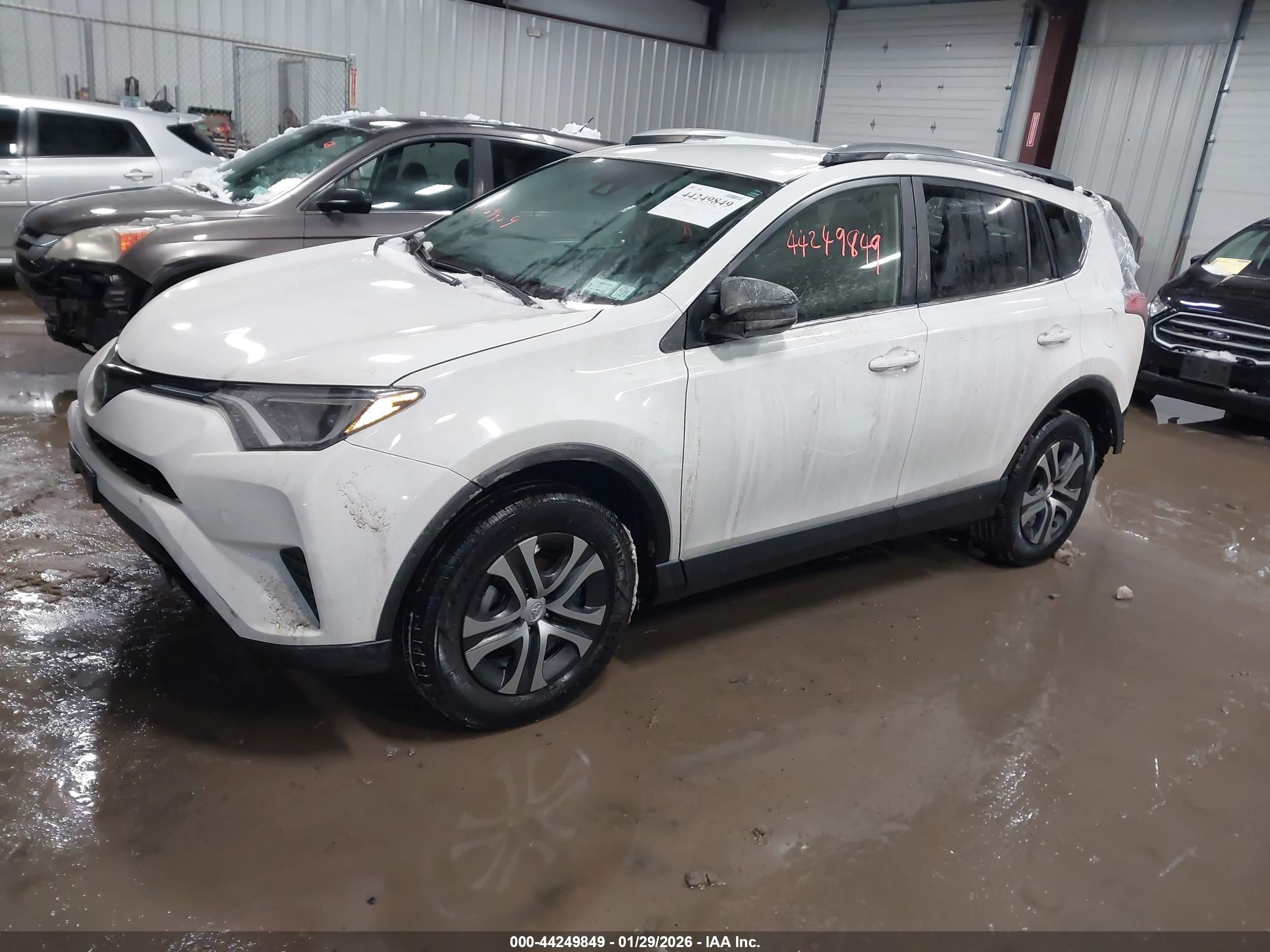TOYOTA RAV4 image 2