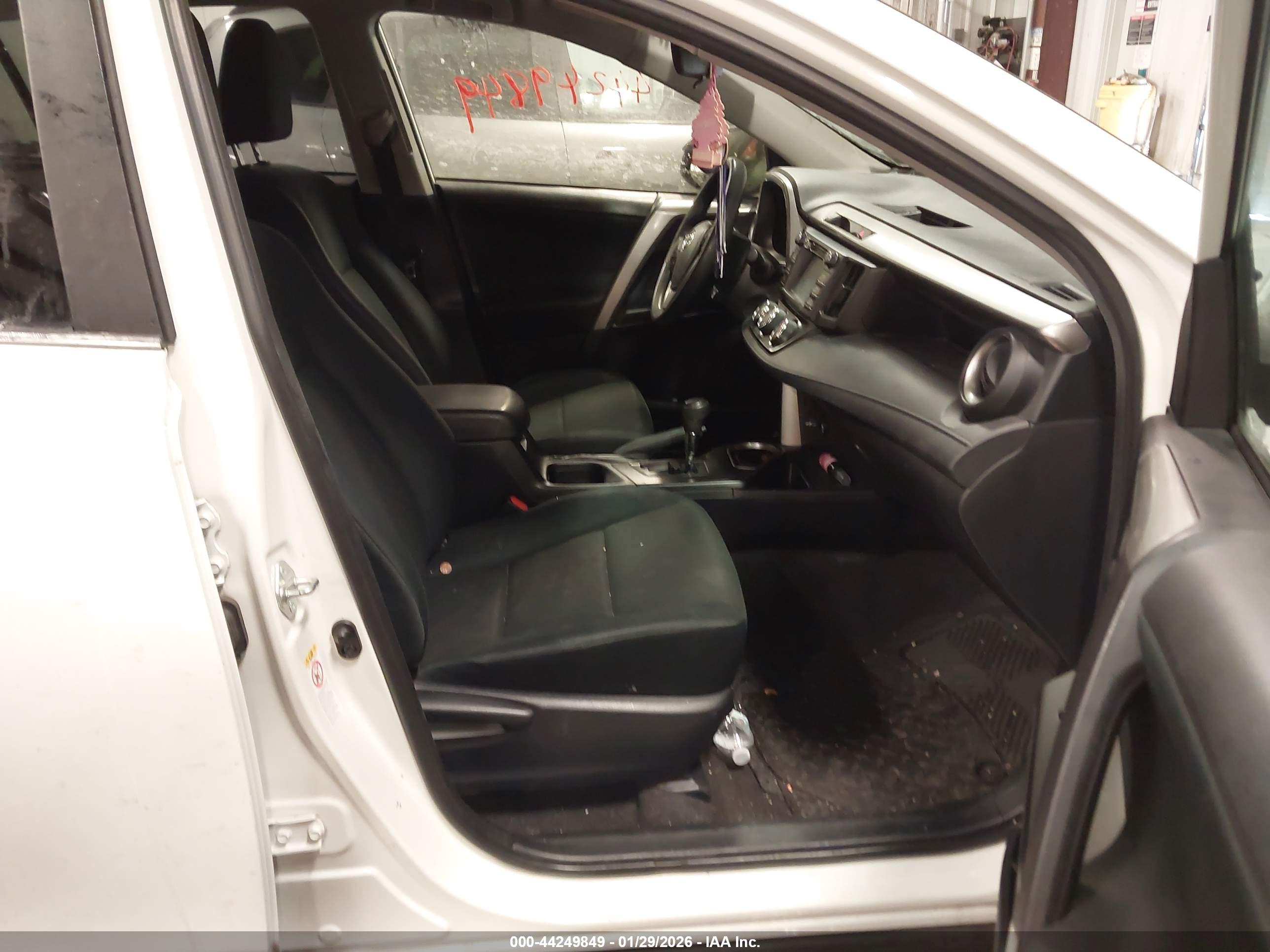 TOYOTA RAV4 image 5