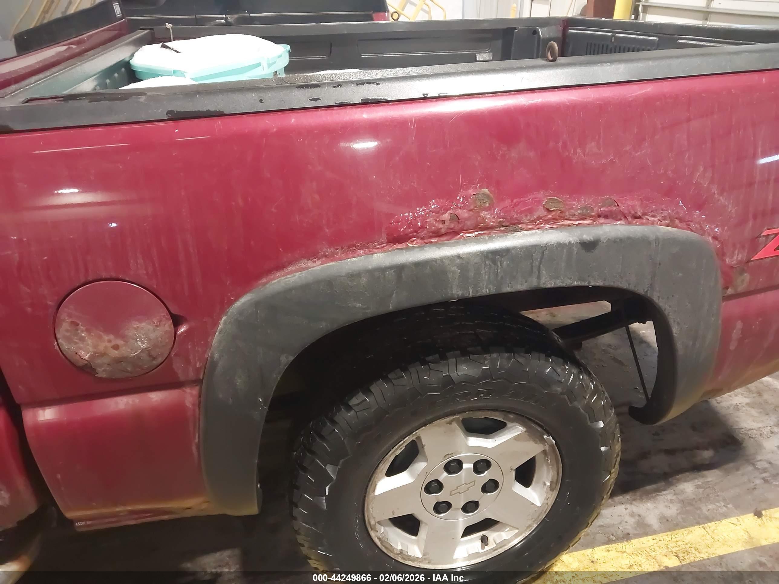CHEVROLET SILVERADO image 6
