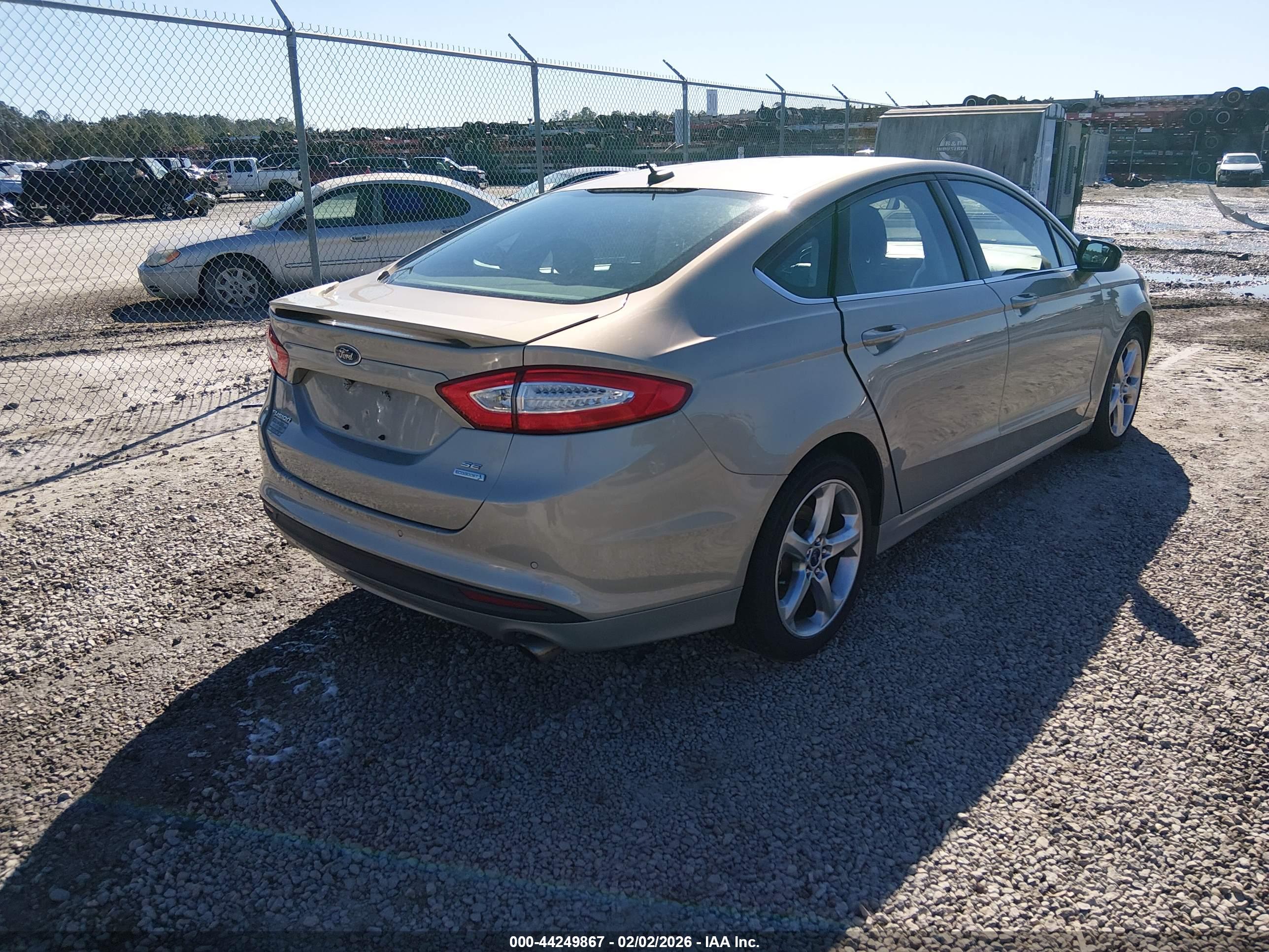 FORD FUSION image 4