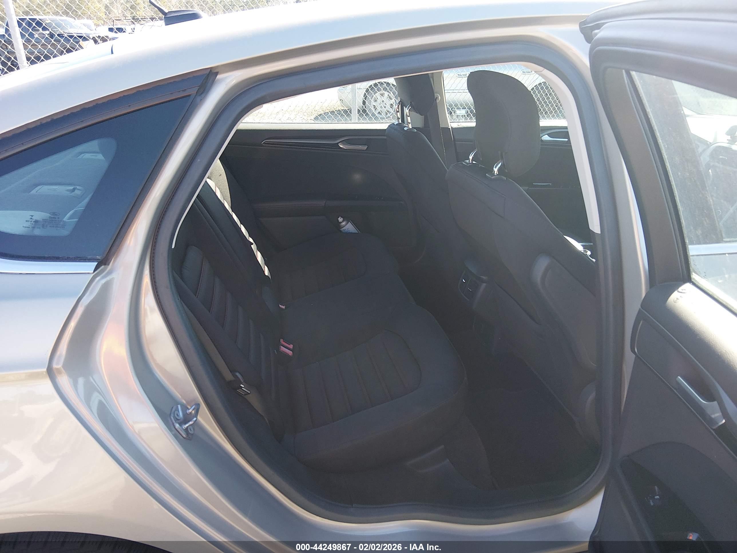 FORD FUSION image 8