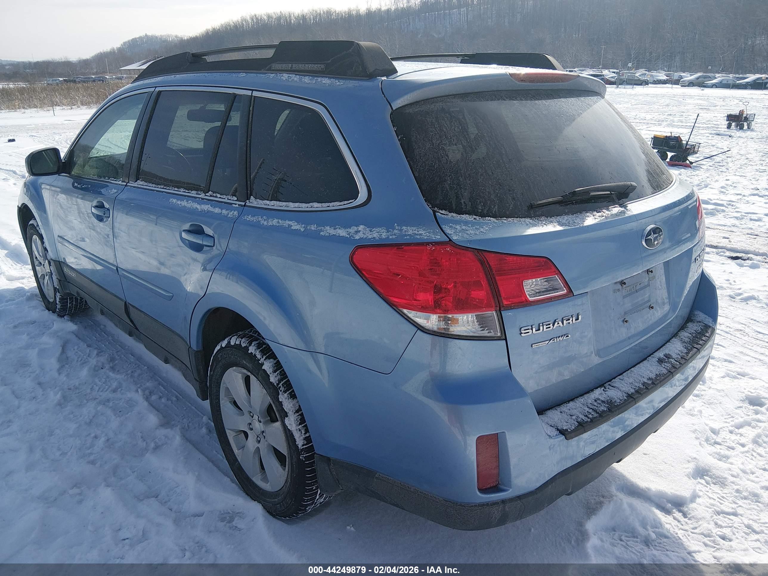 SUBARU OUTBACK image 3