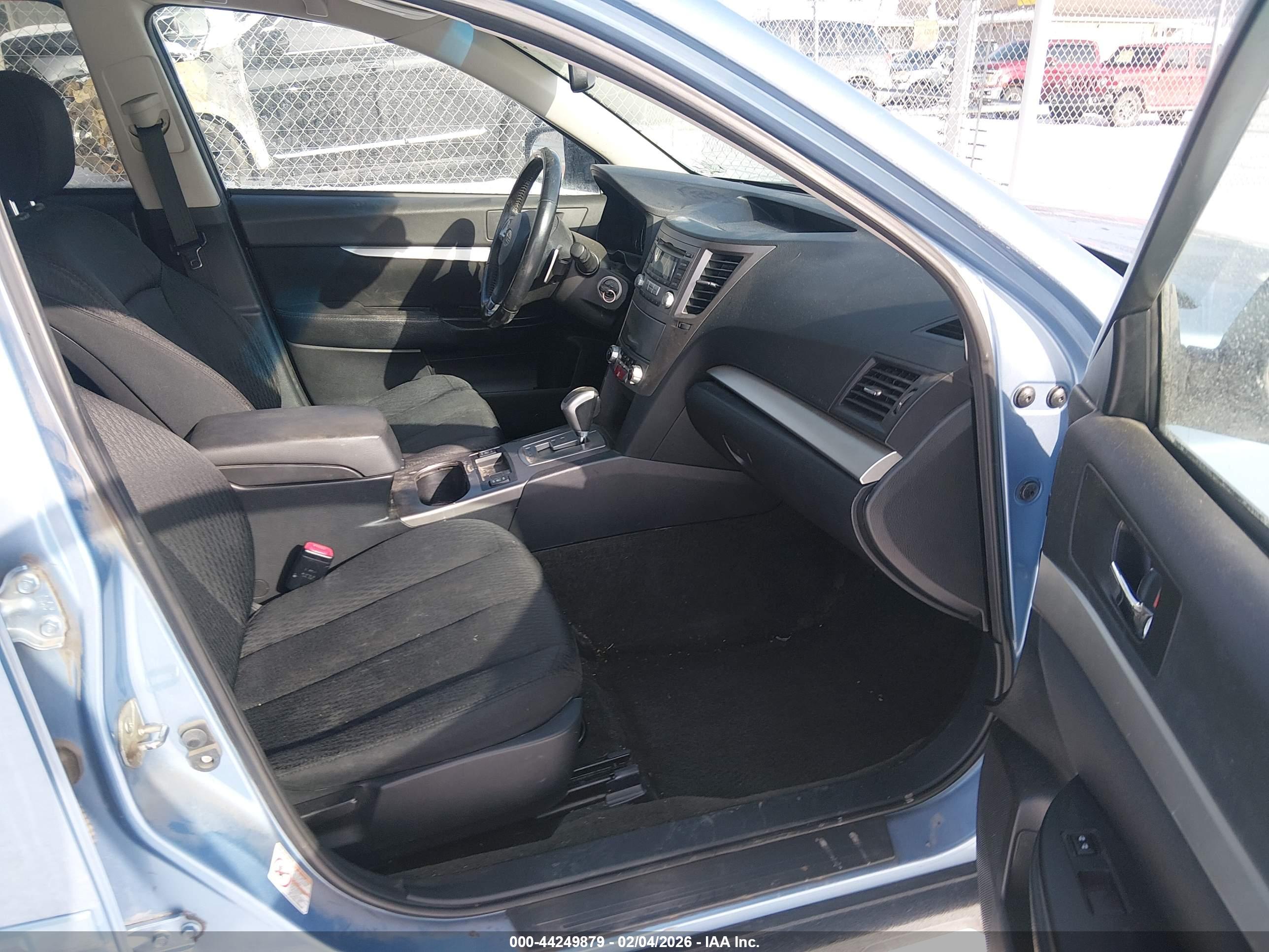 SUBARU OUTBACK image 5