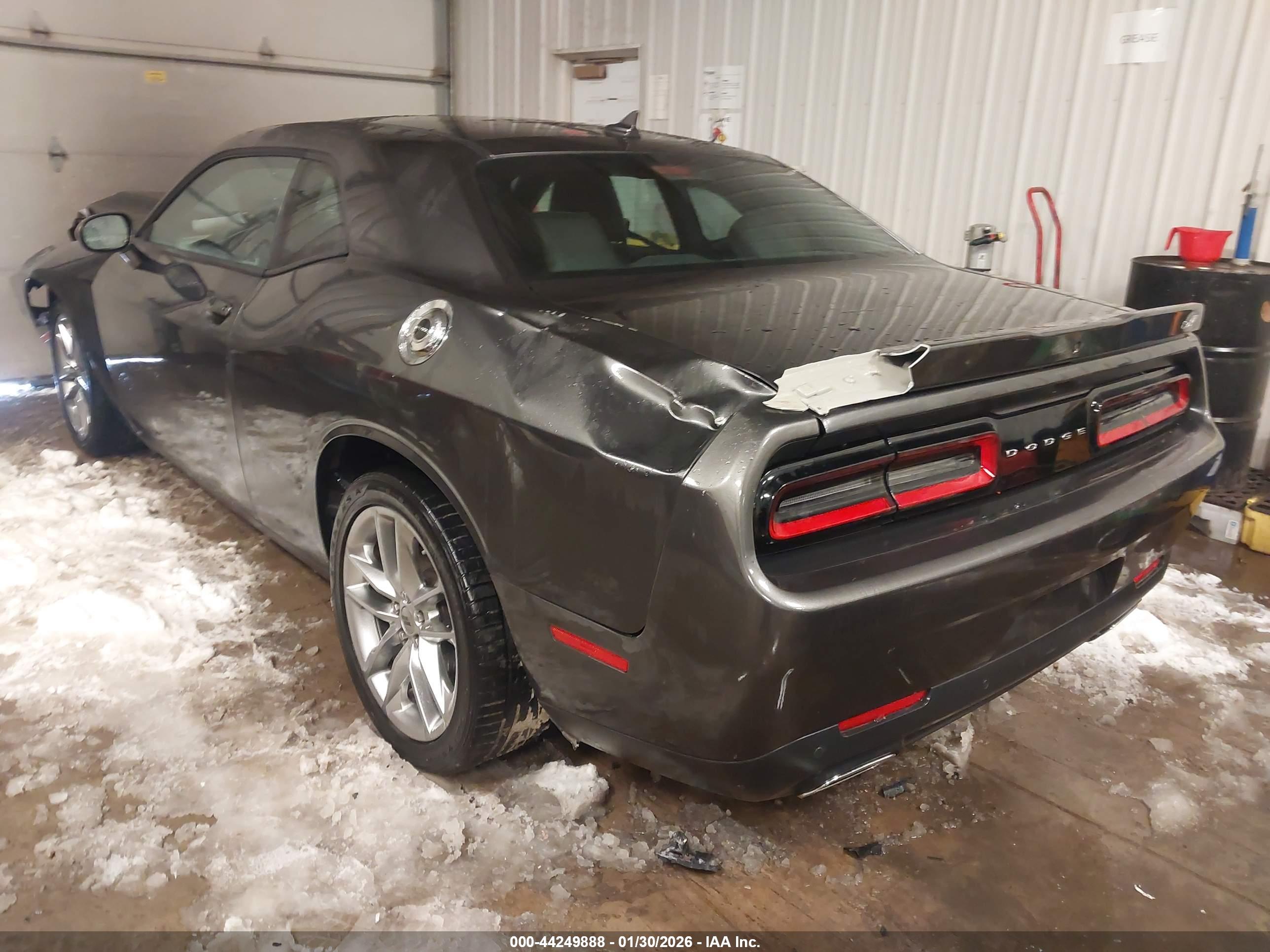 DODGE CHALLENGER image 3
