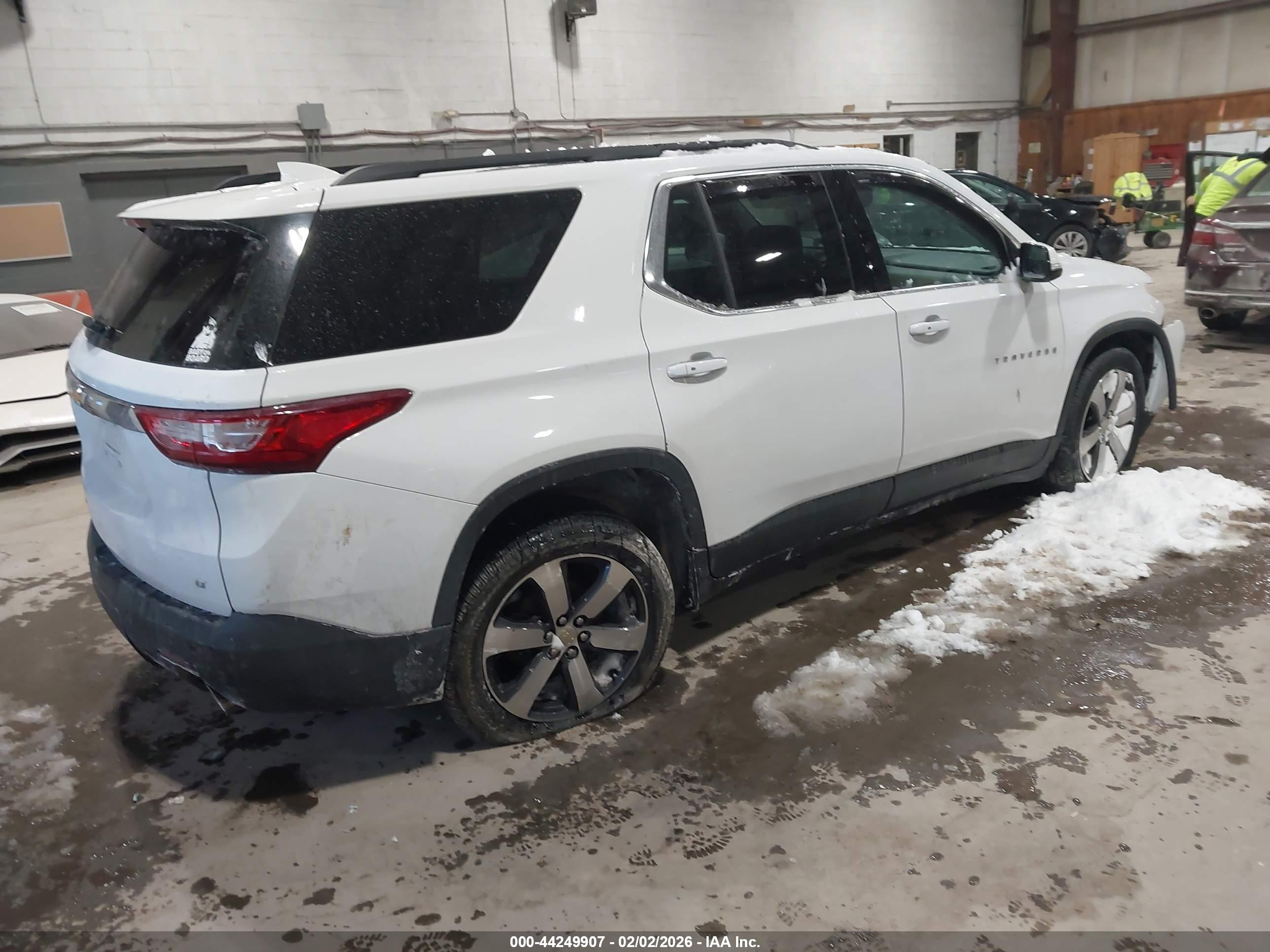 CHEVROLET TRAVERSE image 4