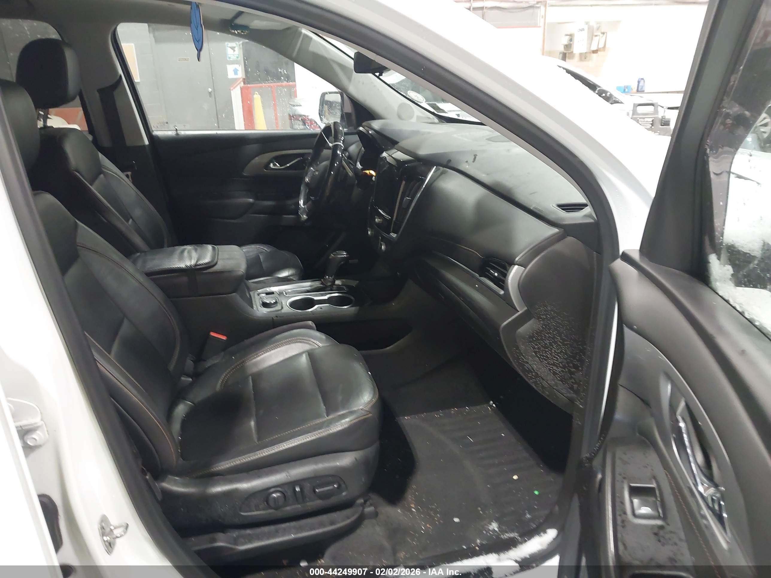 CHEVROLET TRAVERSE image 5