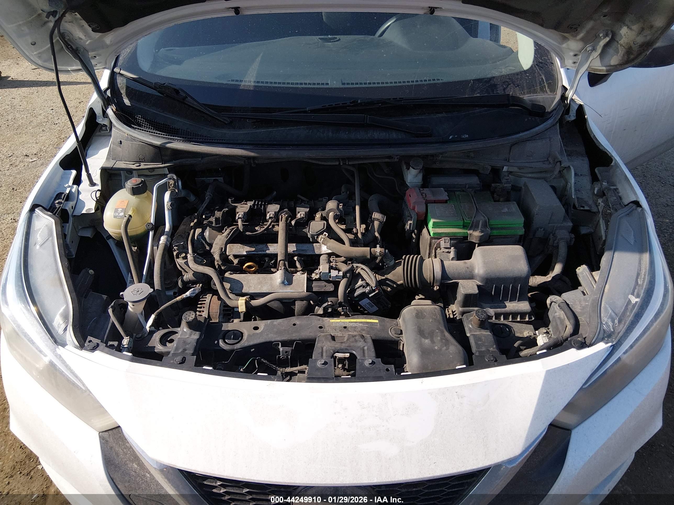 NISSAN VERSA image 10