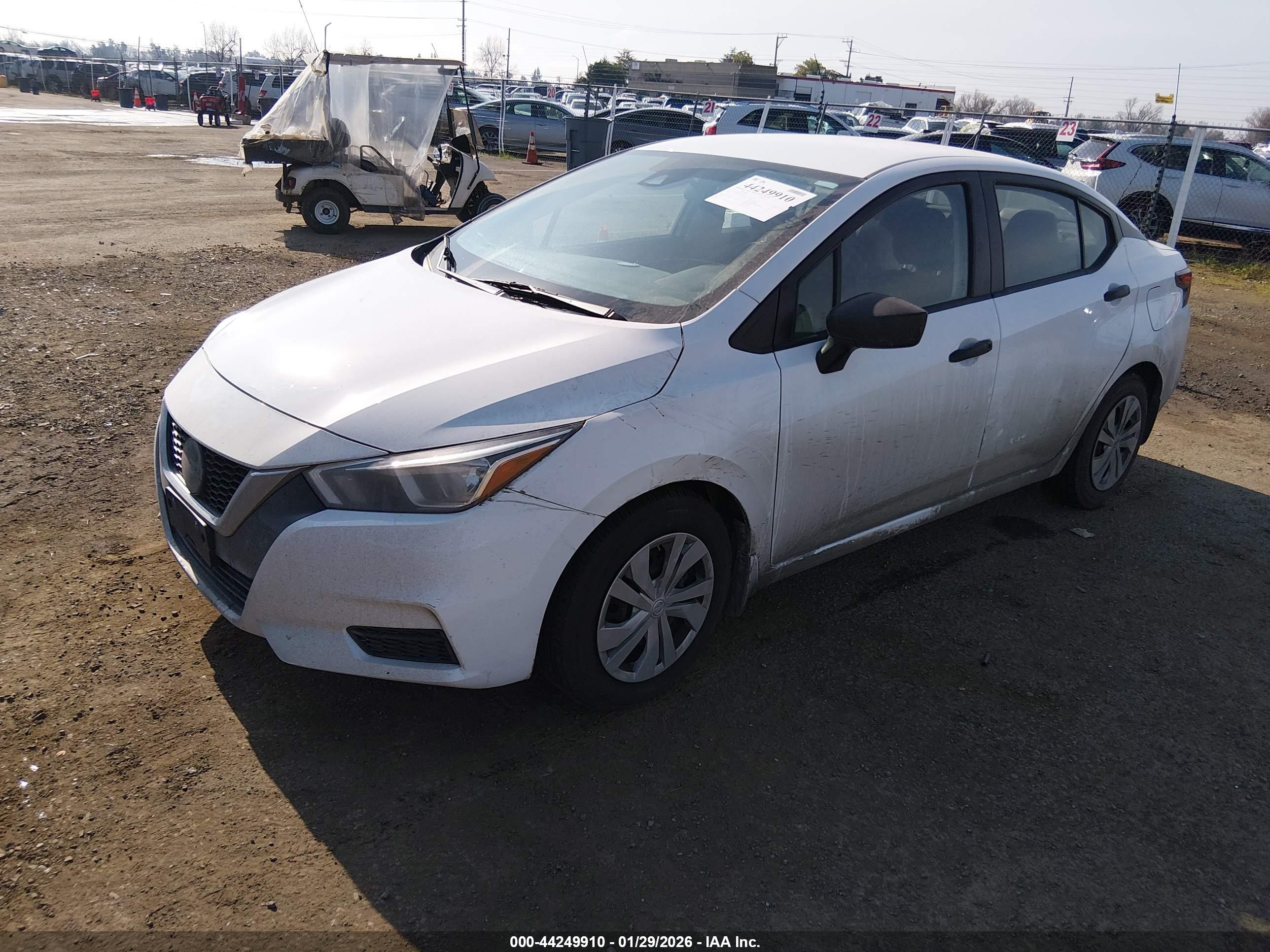 NISSAN VERSA image 2