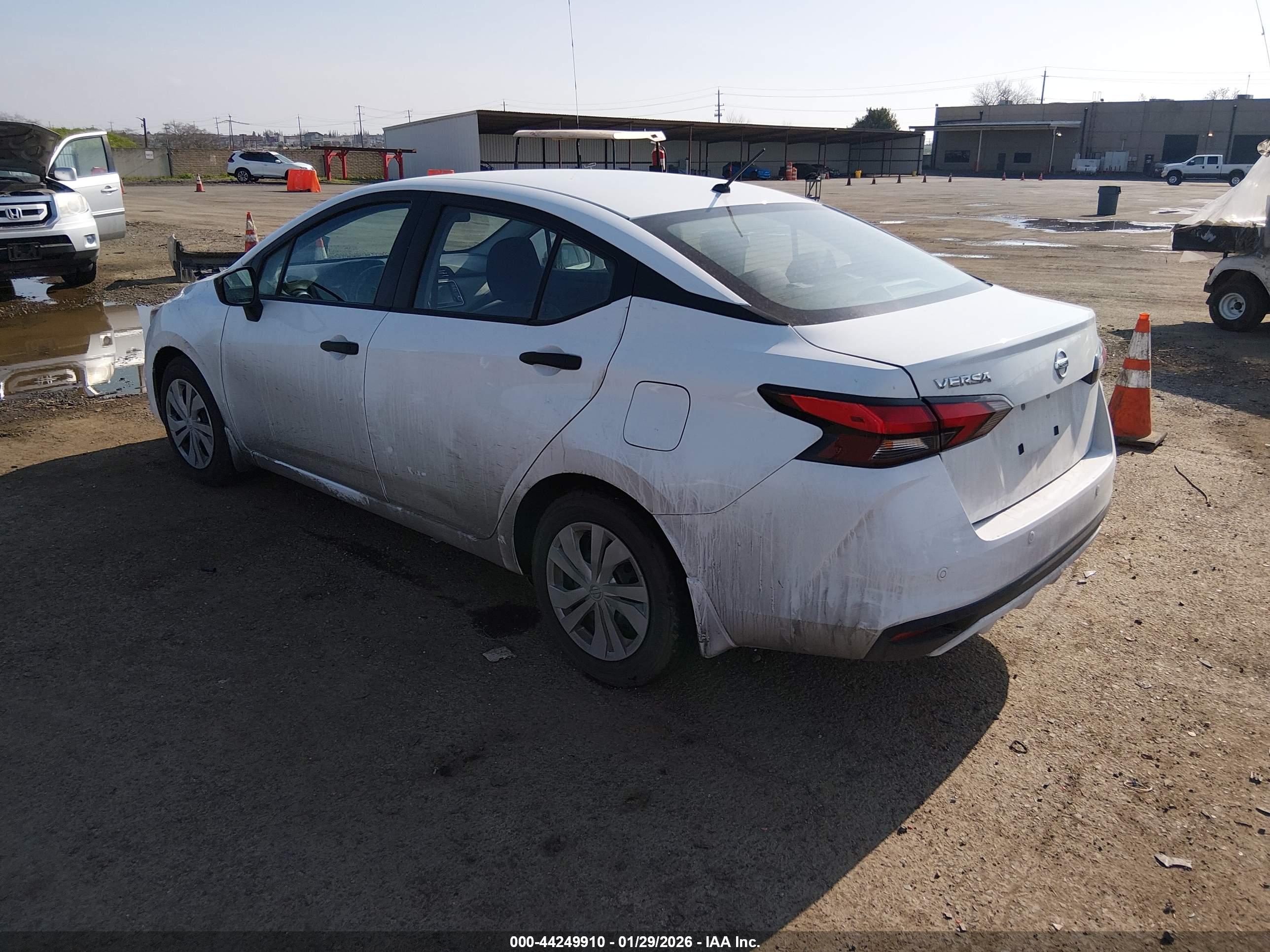 NISSAN VERSA image 3