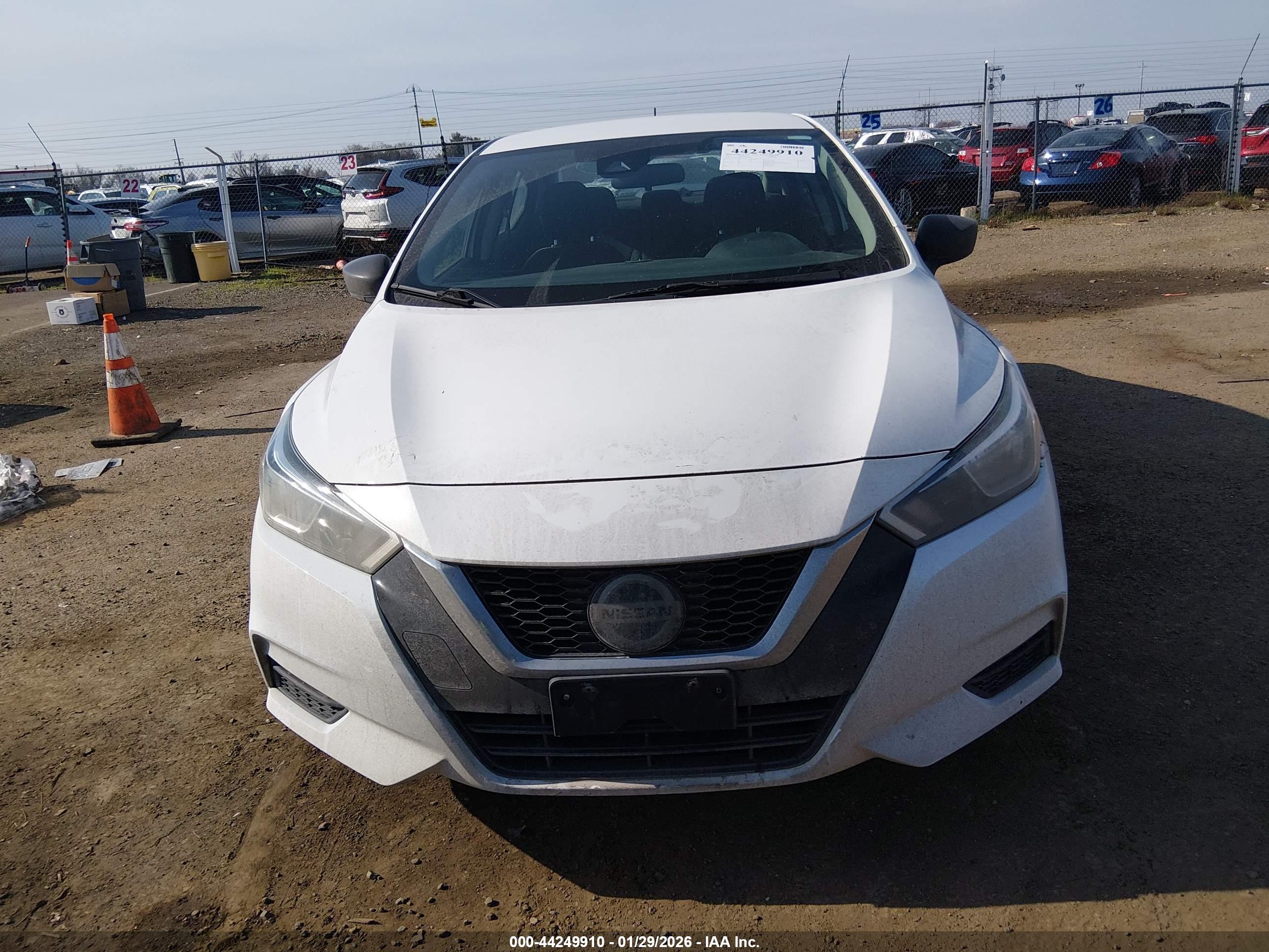 NISSAN VERSA image 6