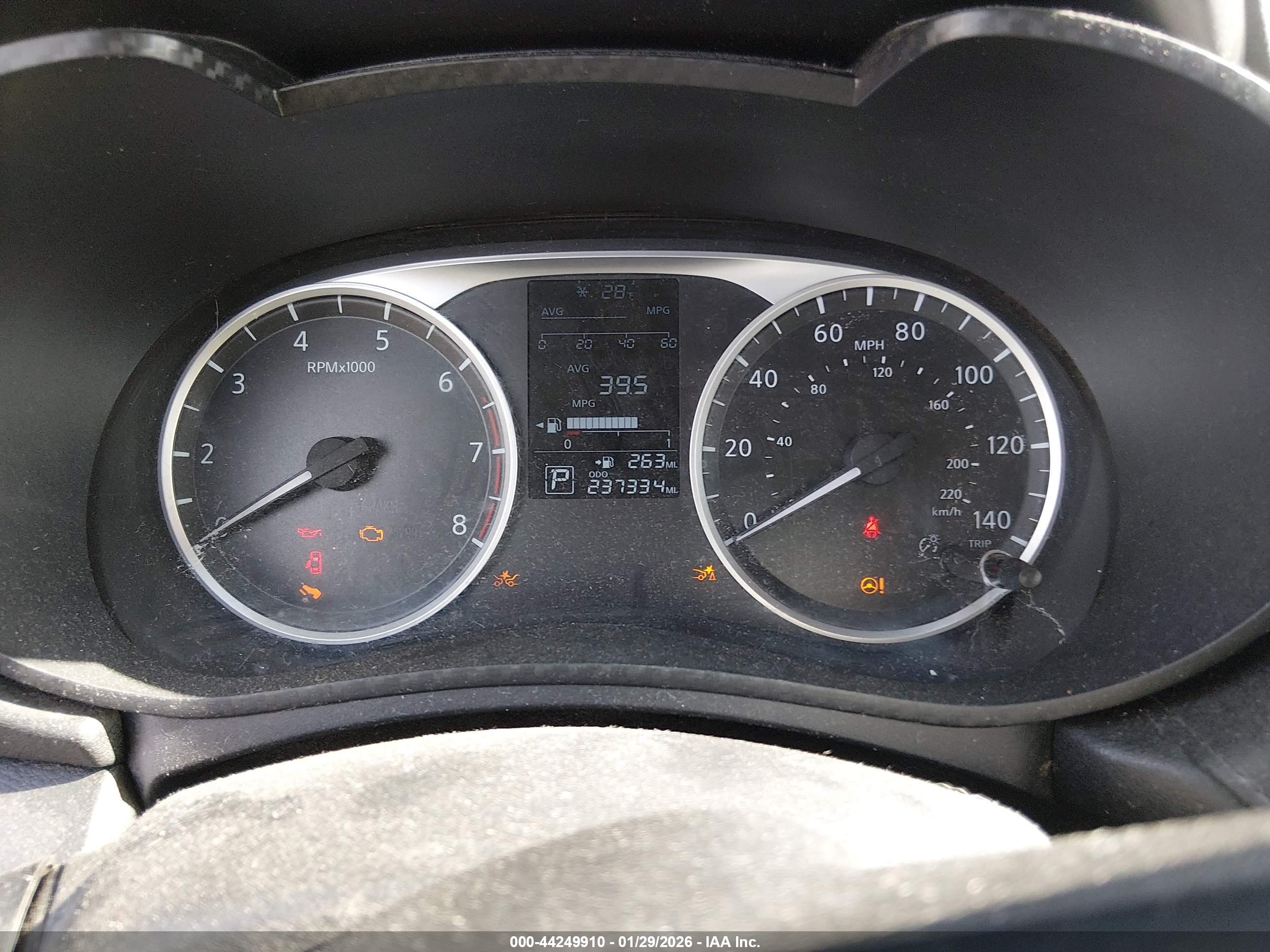 NISSAN VERSA image 7