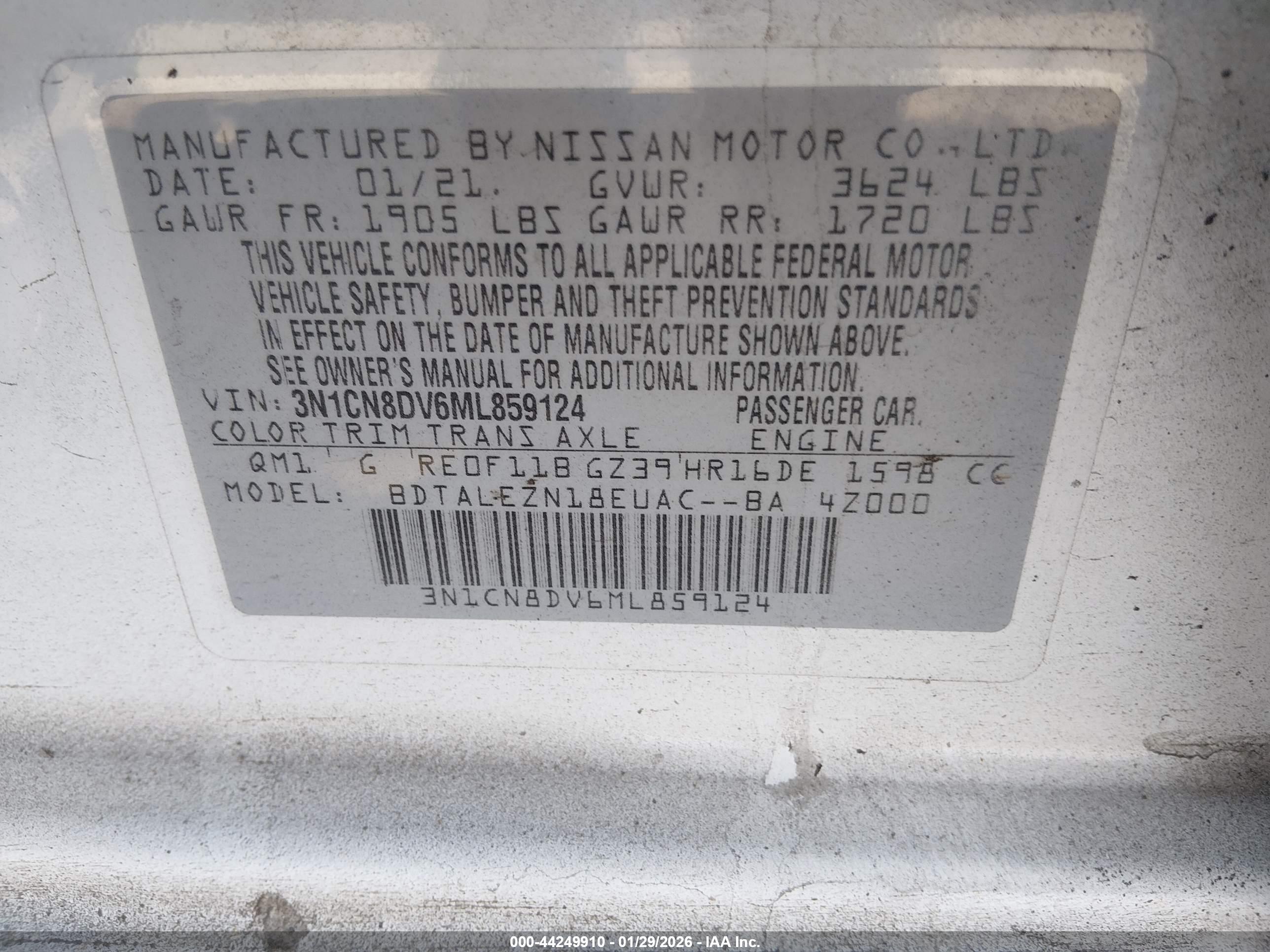 NISSAN VERSA image 9