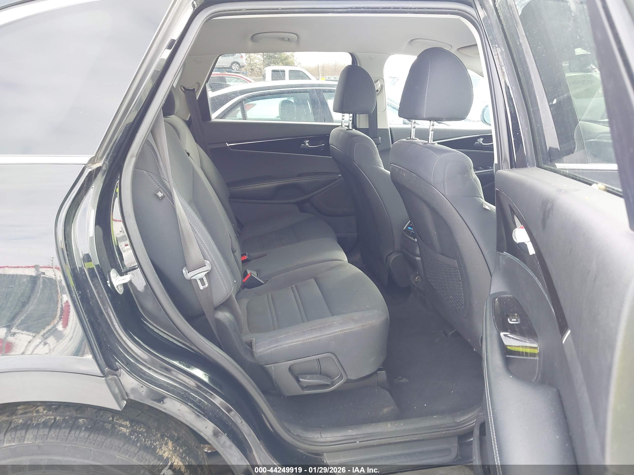 KIA SORENTO image 8