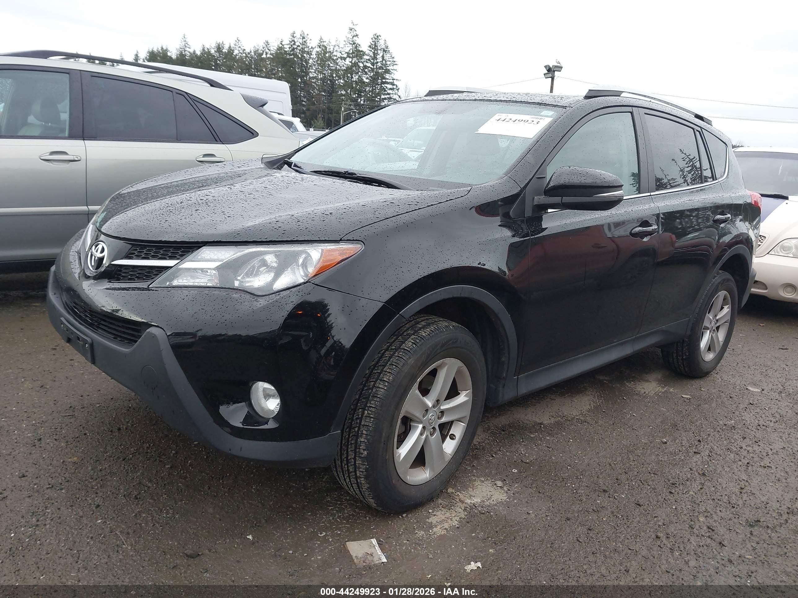 TOYOTA RAV4 image 2