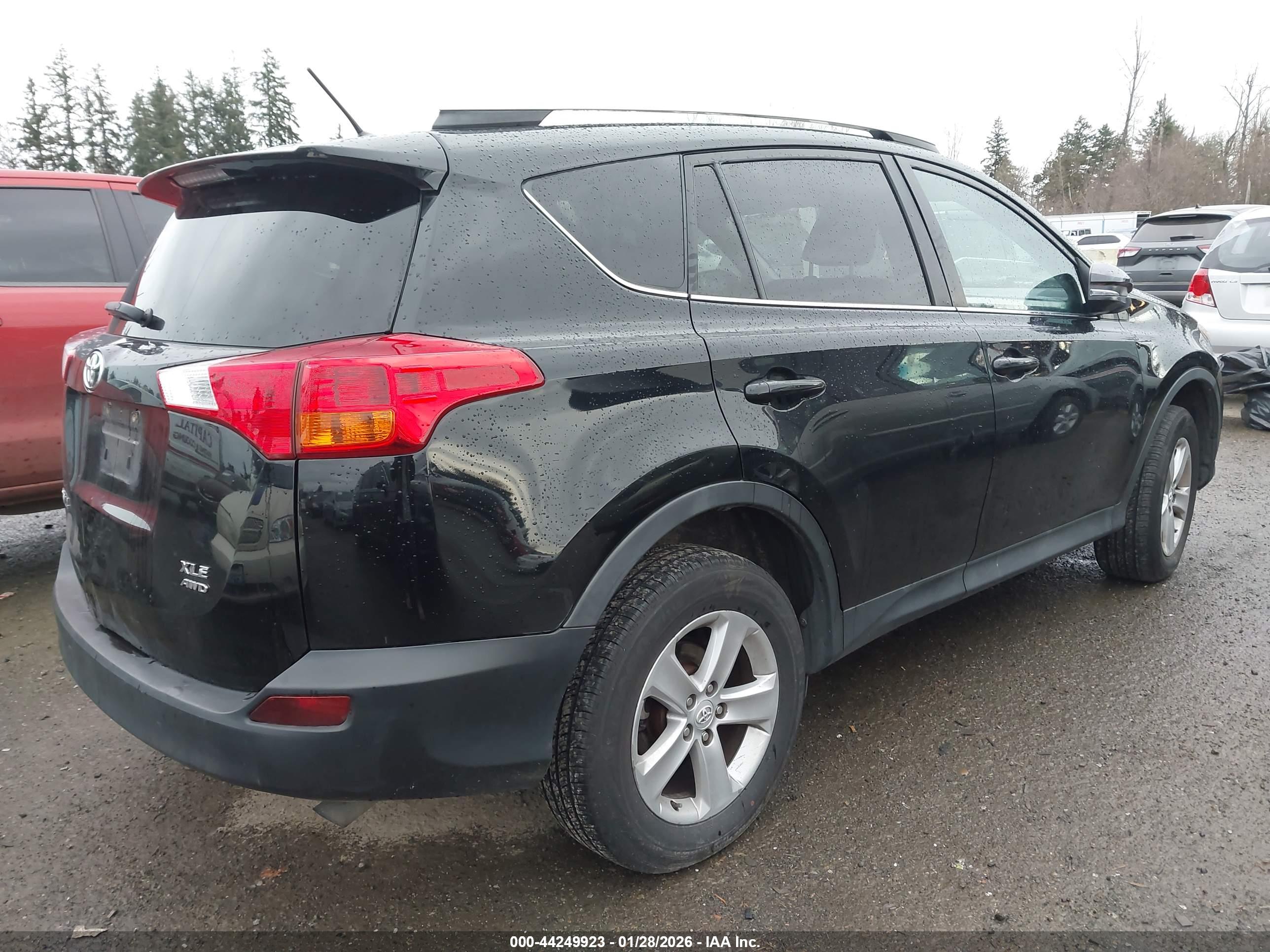TOYOTA RAV4 image 4