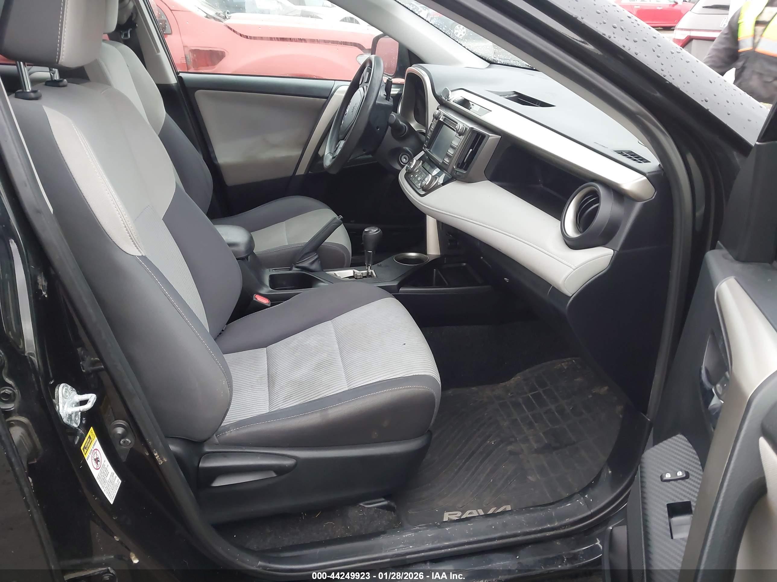 TOYOTA RAV4 image 5