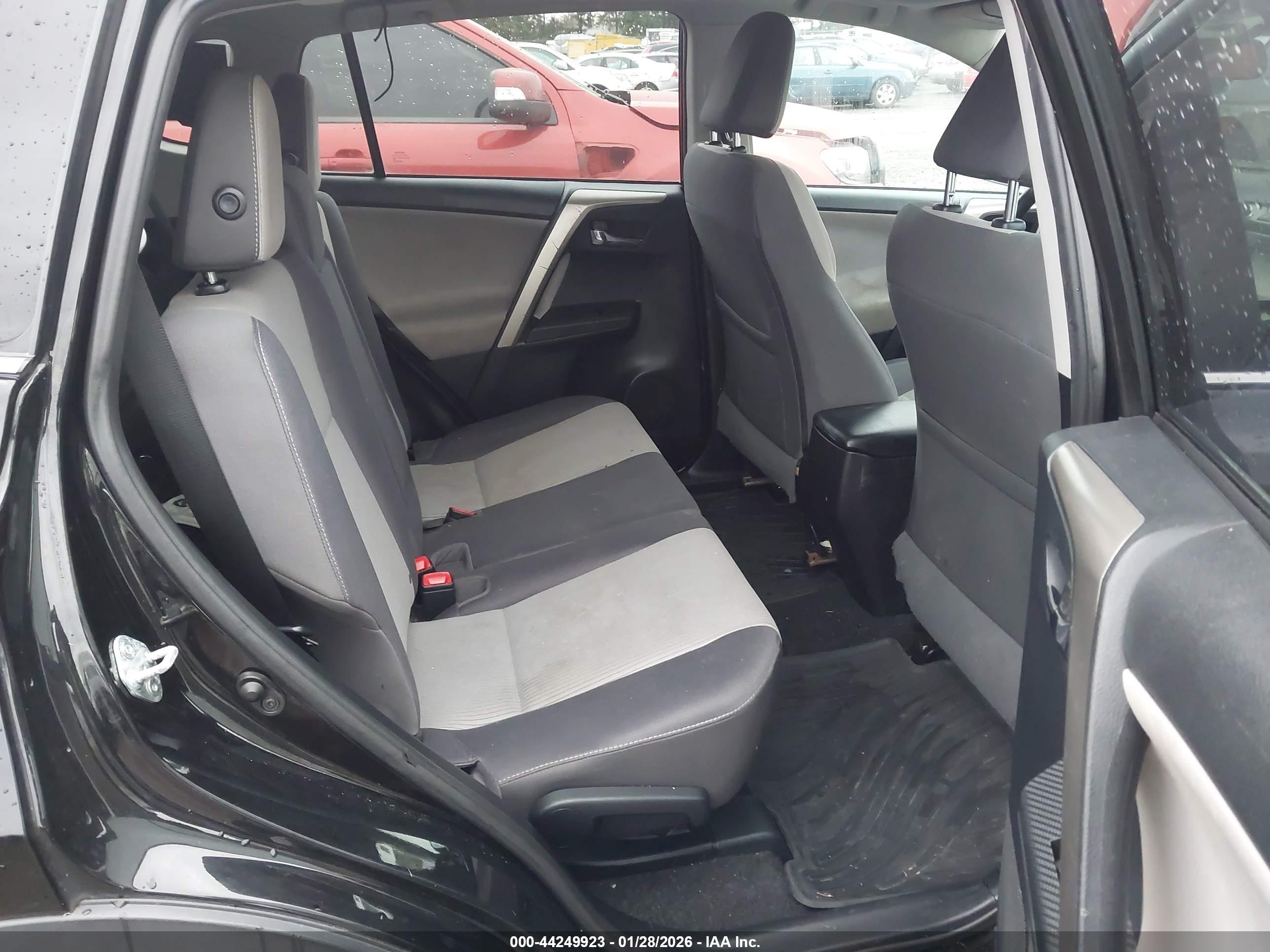 TOYOTA RAV4 image 8