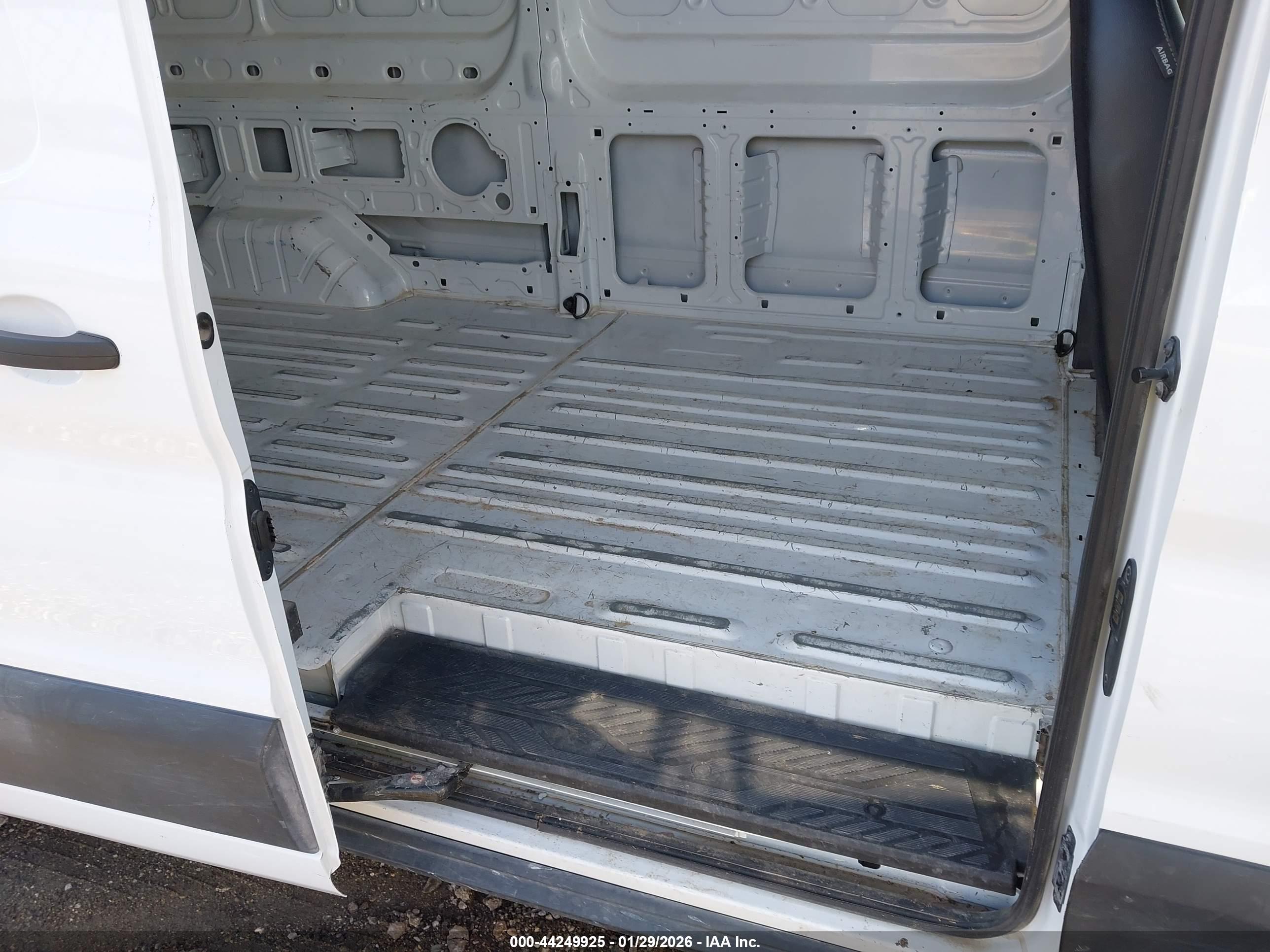 FORD TRANSIT-250 image 8