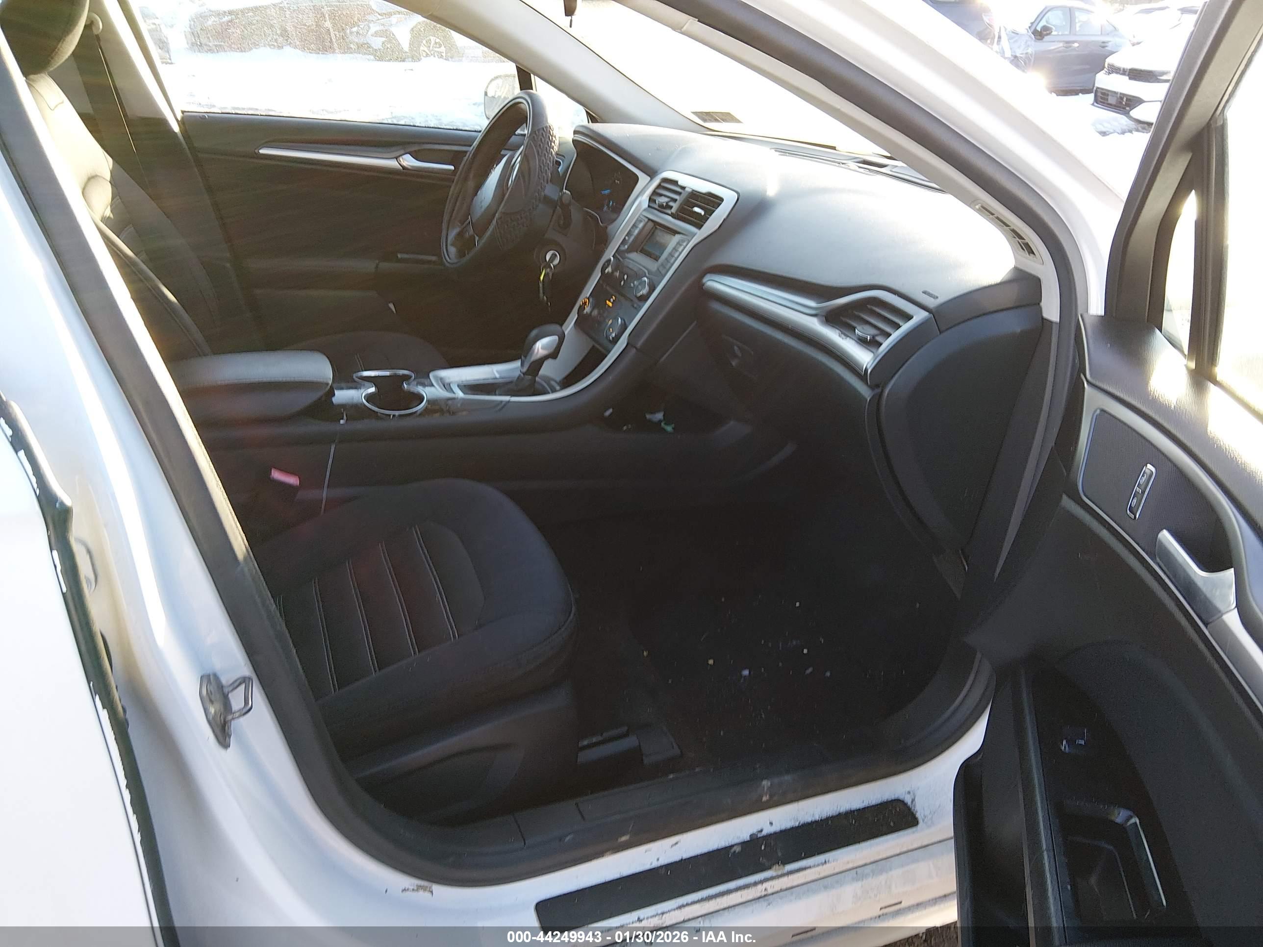 FORD FUSION image 5