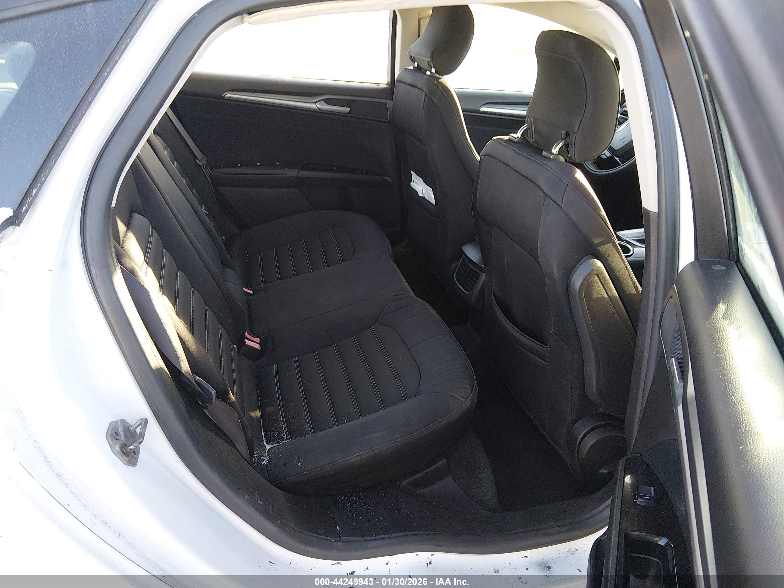 FORD FUSION image 8