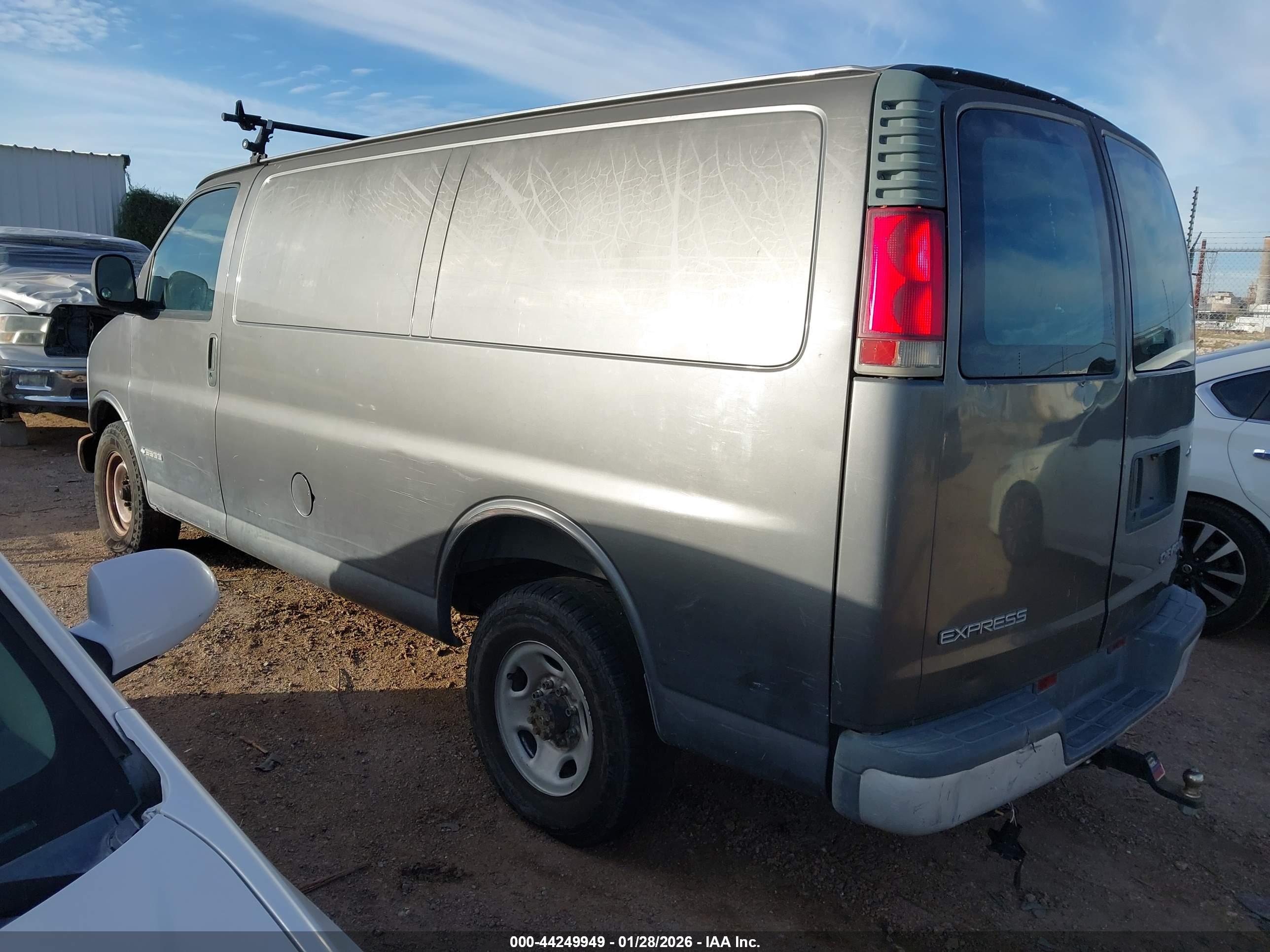 CHEVROLET EXPRESS image 3