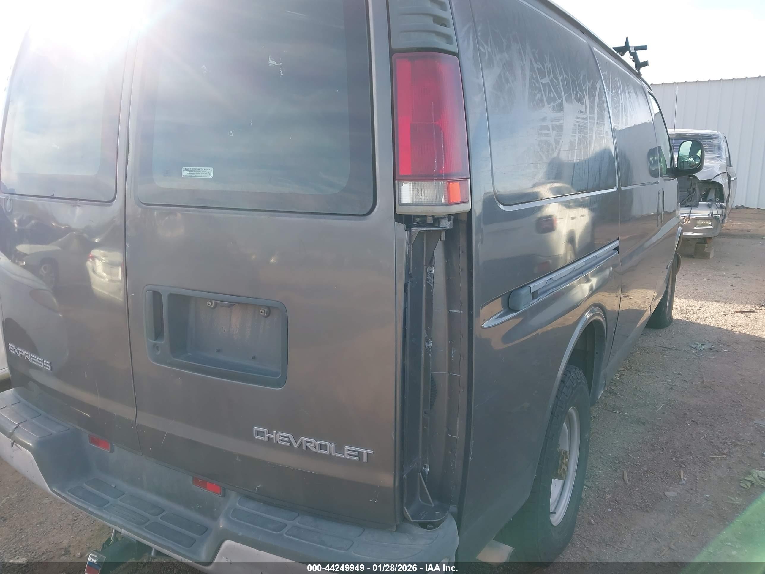 CHEVROLET EXPRESS image 6