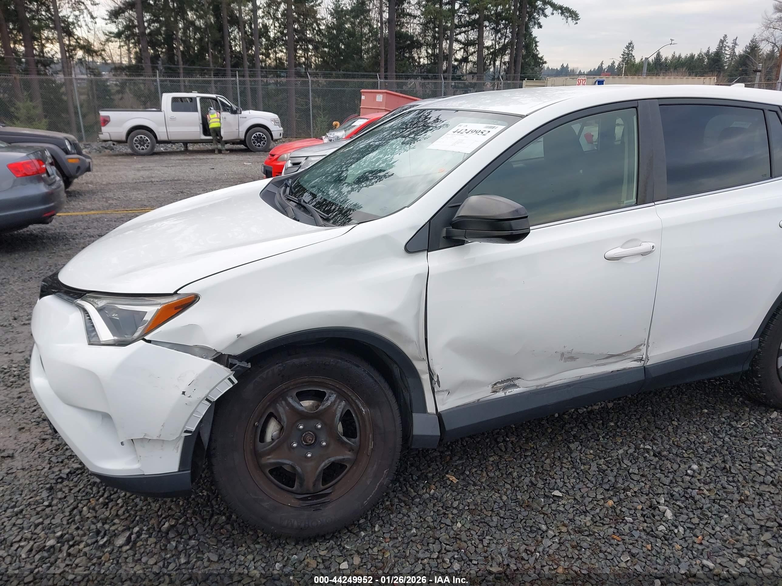 TOYOTA RAV4 image 6
