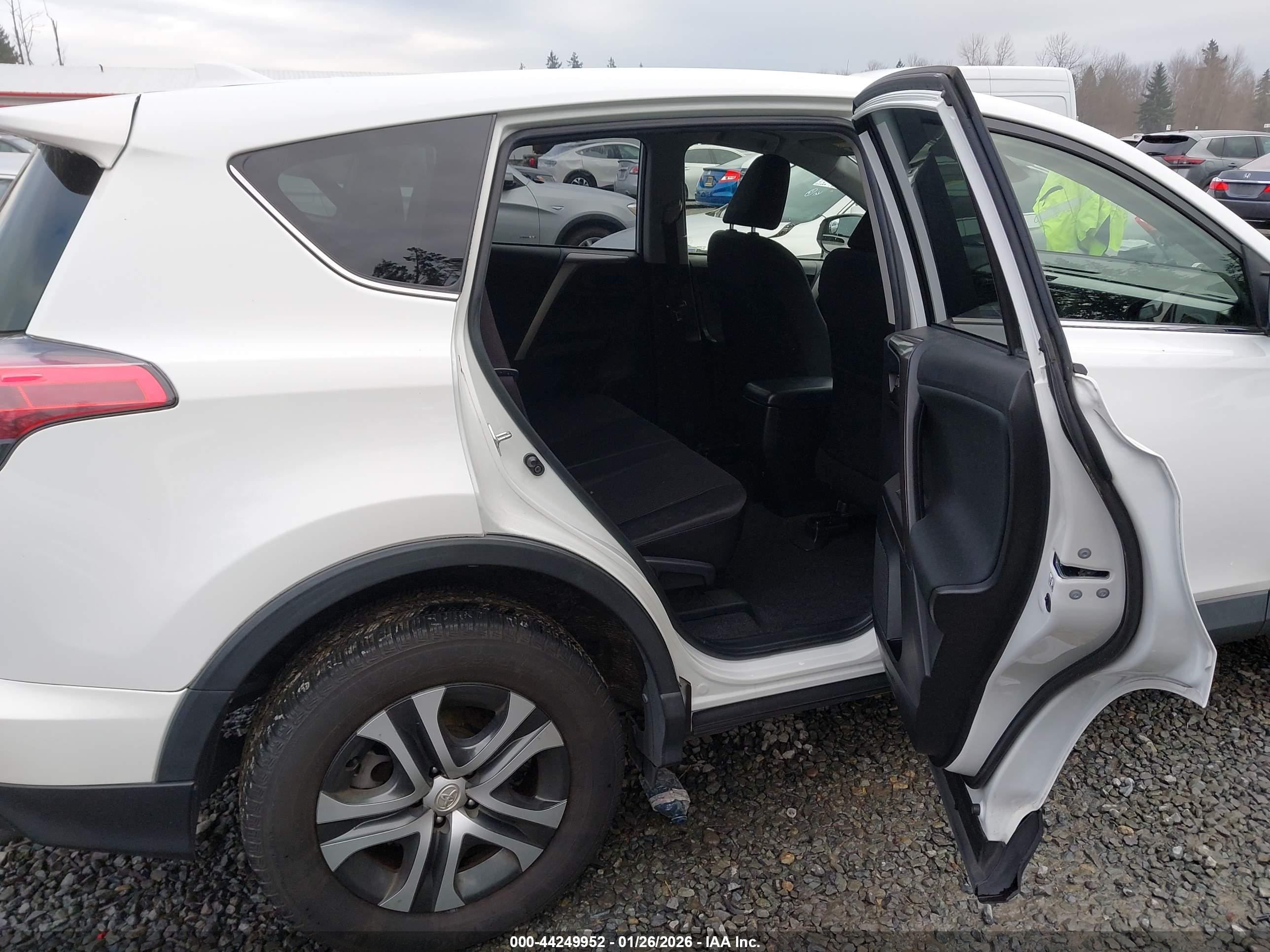 TOYOTA RAV4 image 8