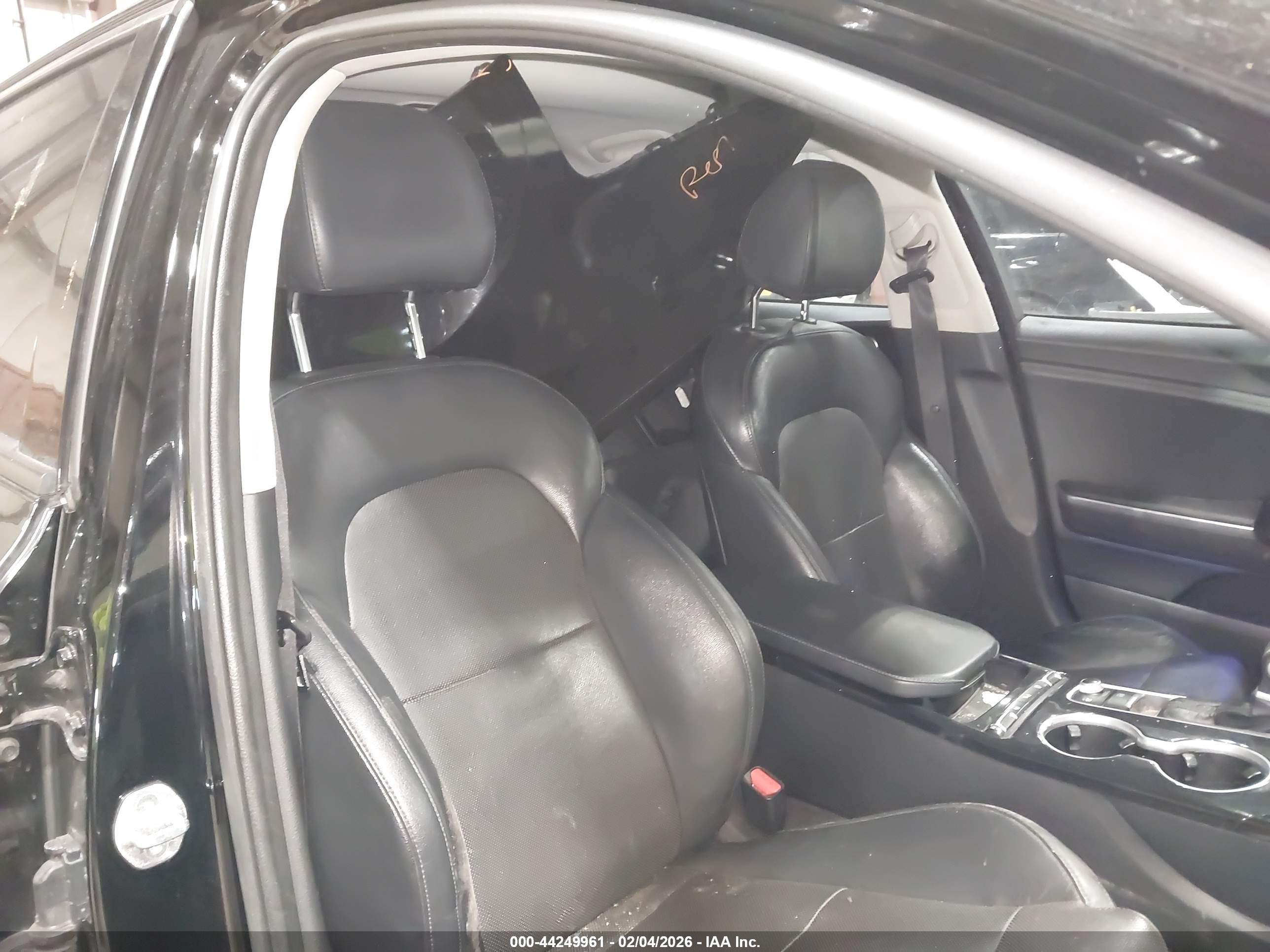 KIA STINGER image 8