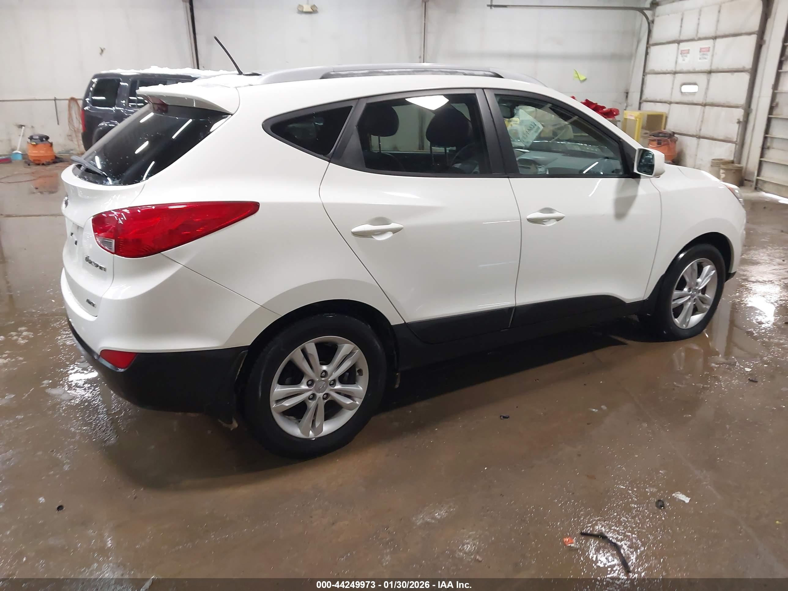 HYUNDAI TUCSON image 4