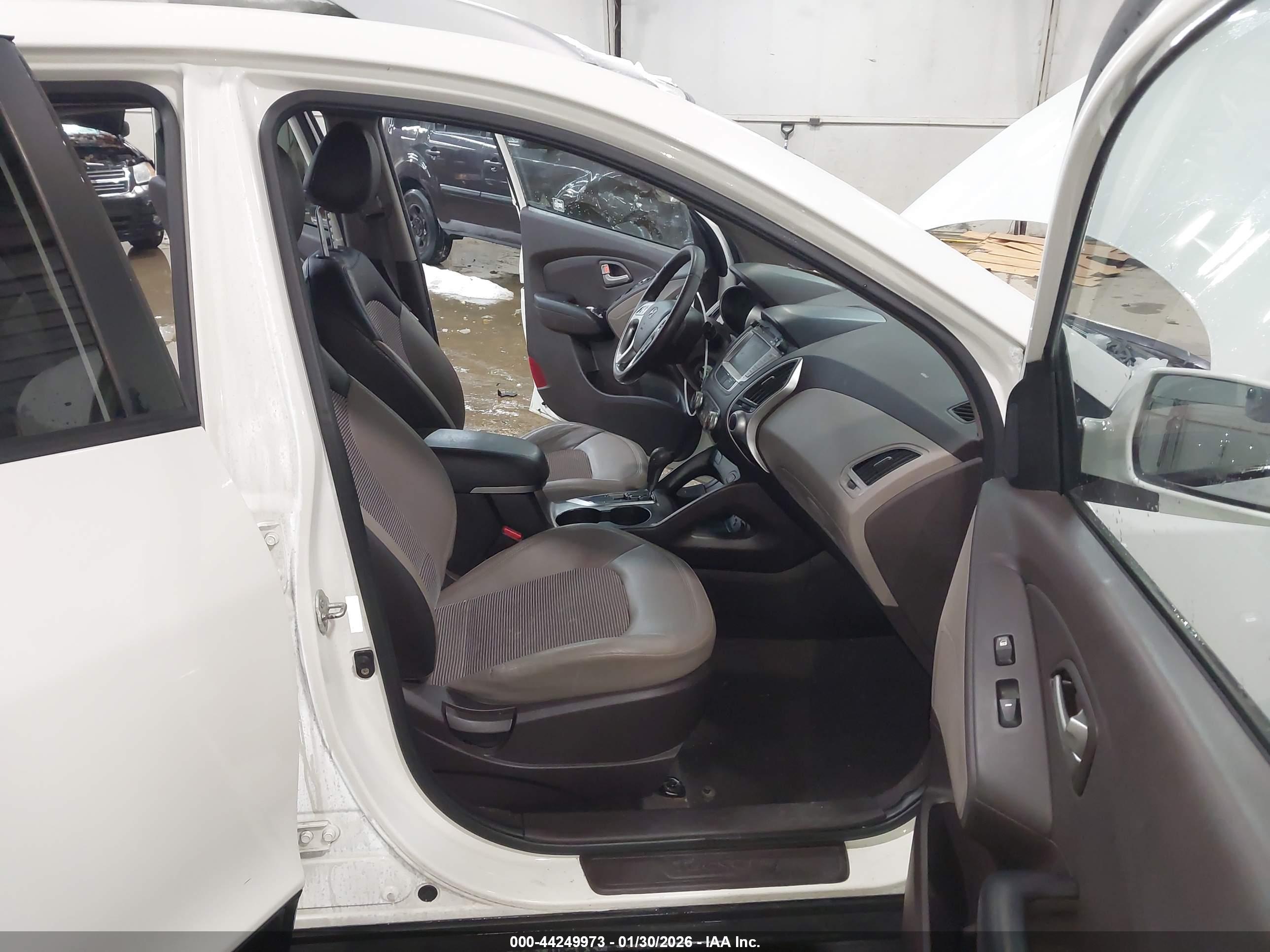 HYUNDAI TUCSON image 5