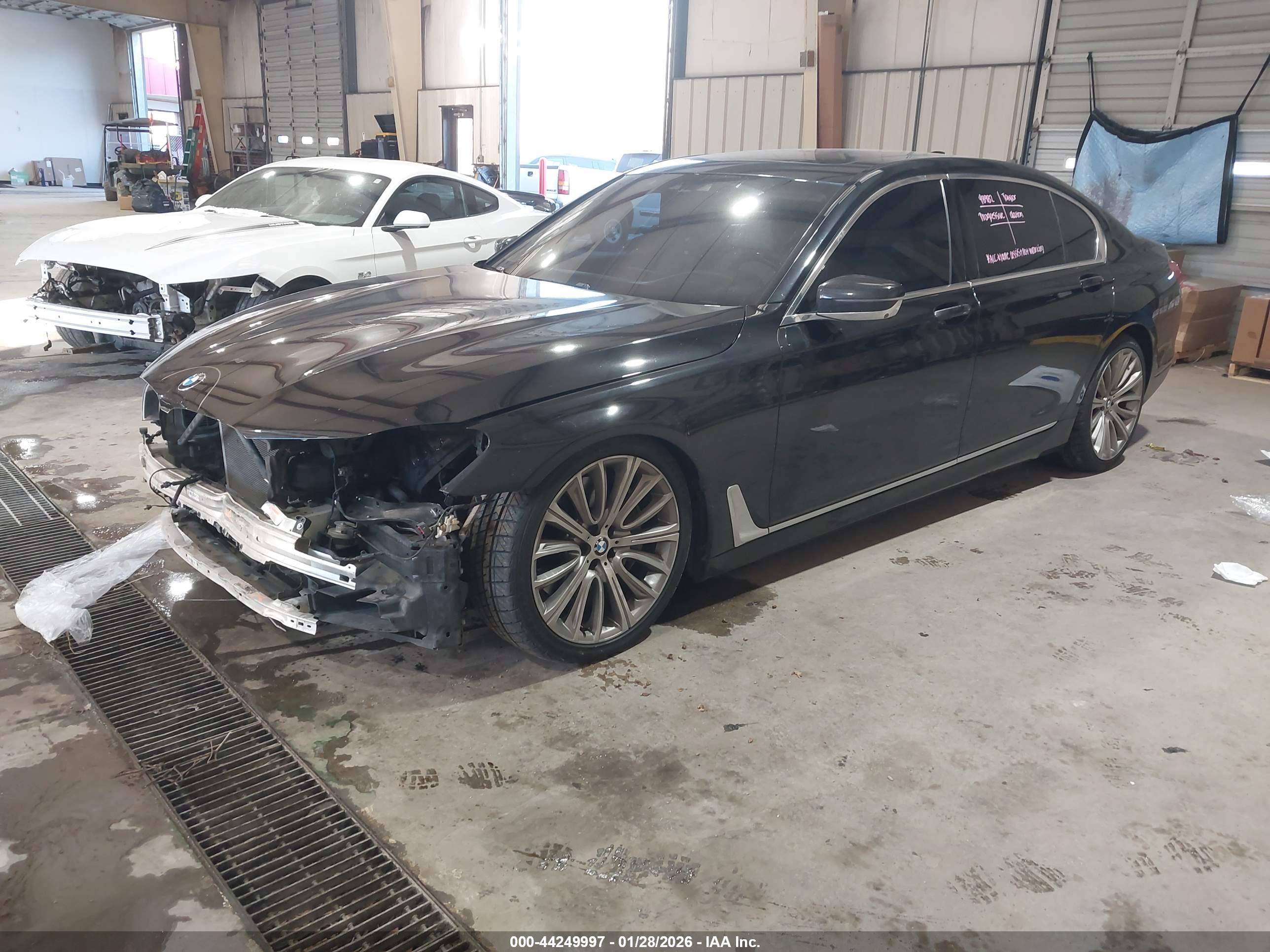 BMW 750I image 2